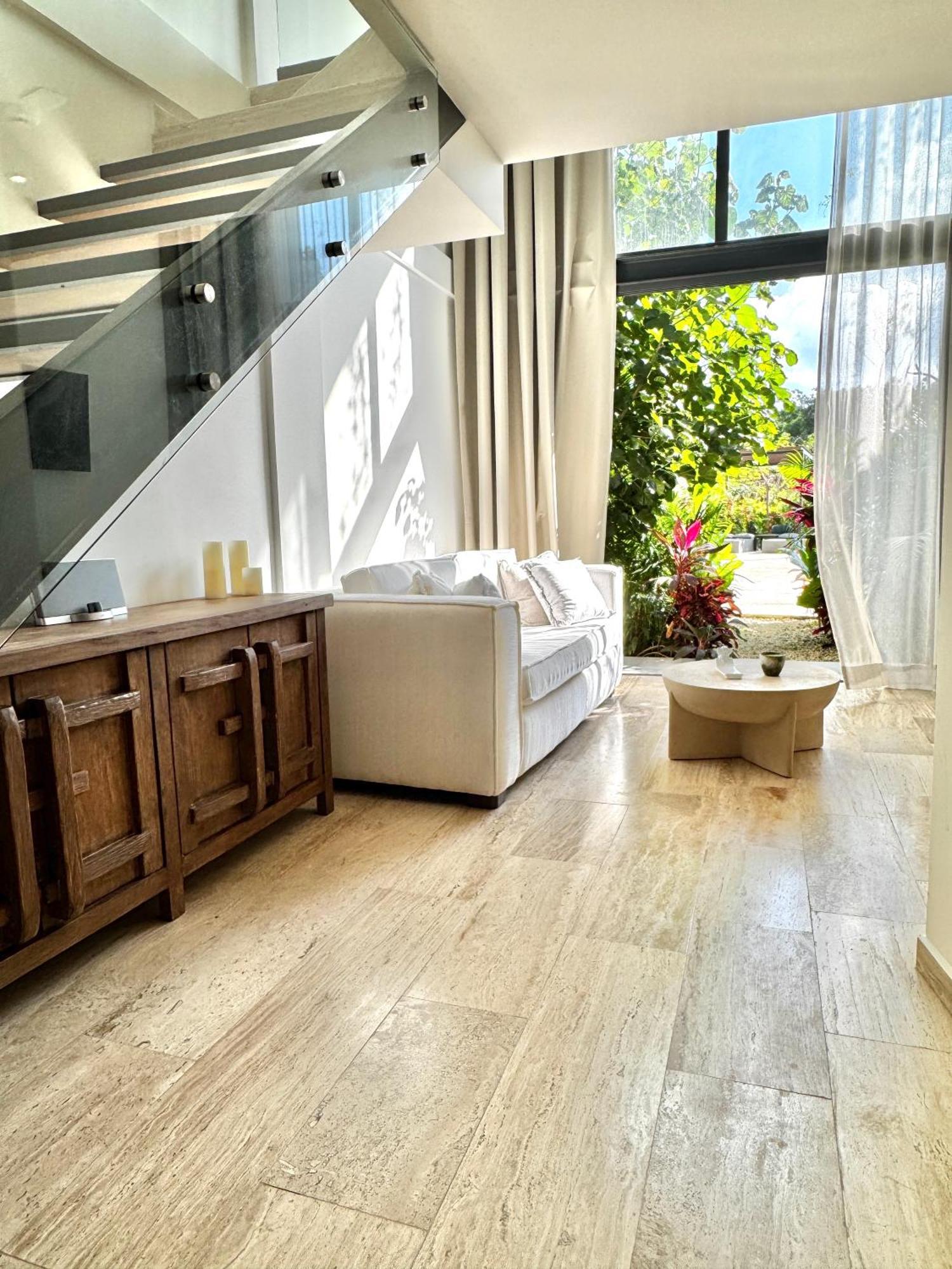 Luxury Loft In Mistiq Gardens Ii *