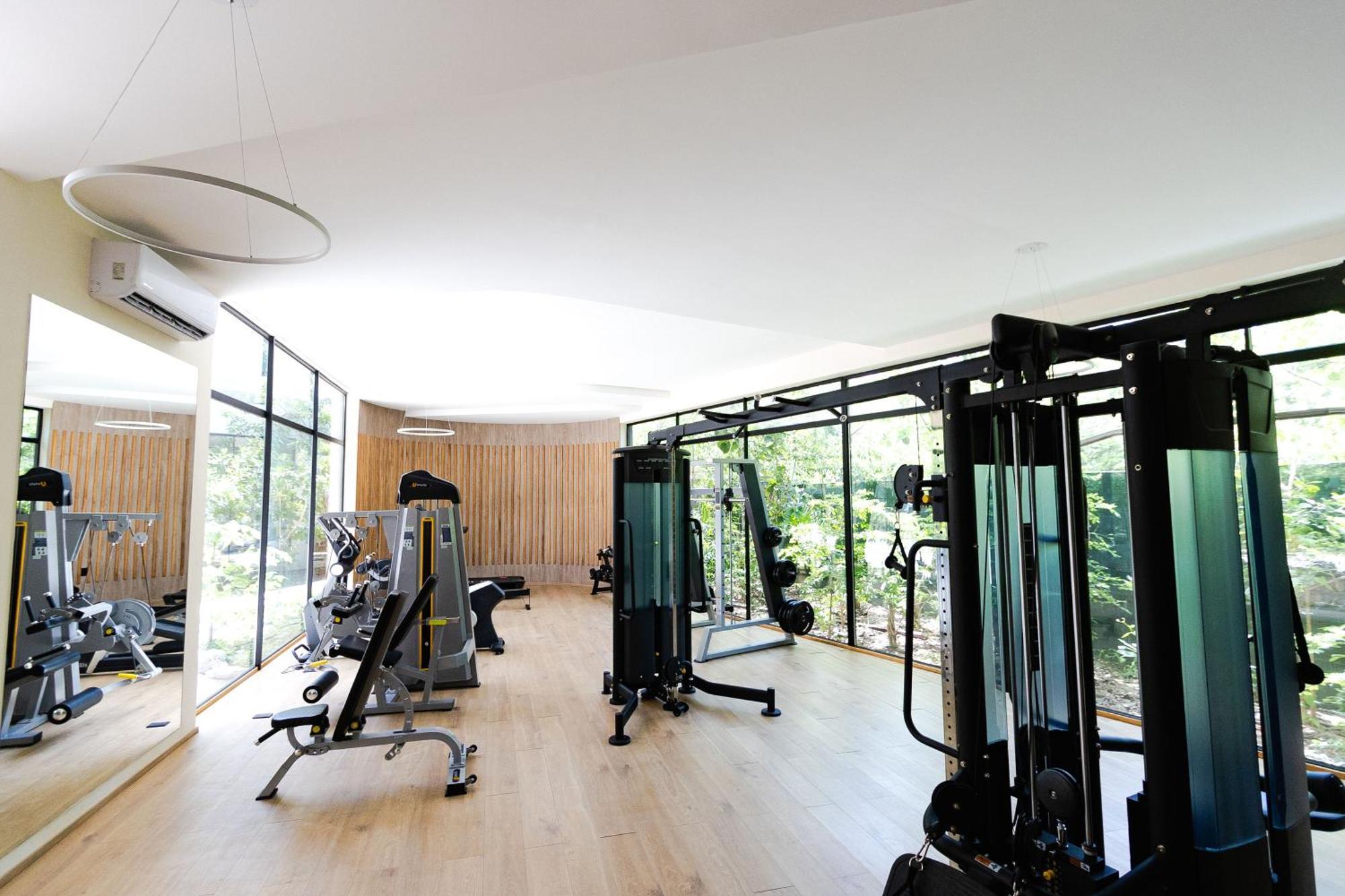 Zone - Private Jacuzzi & Free Club Apartment