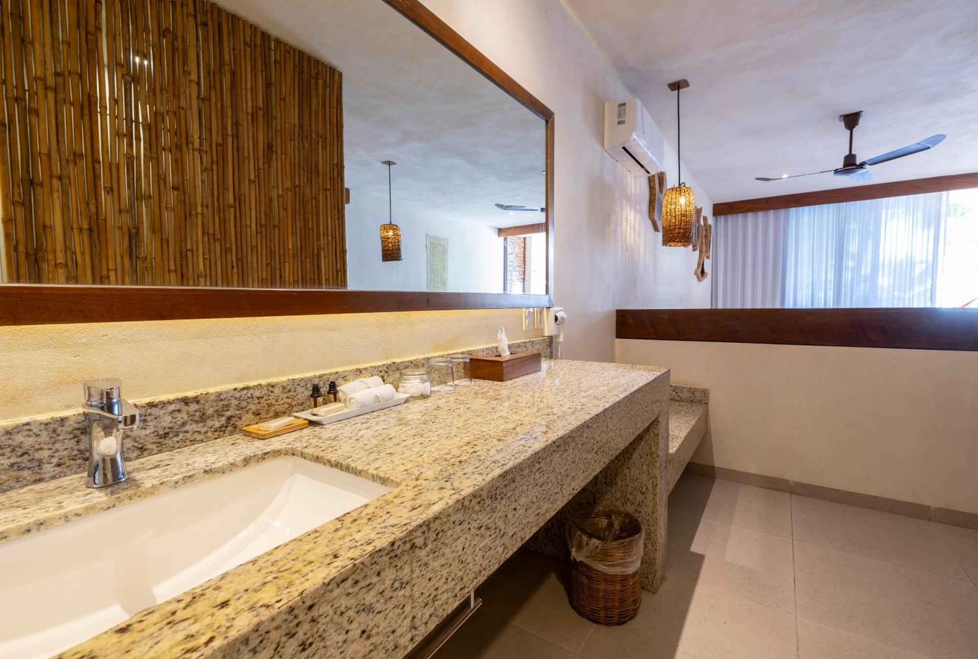 Arrecifes Hotel 4*