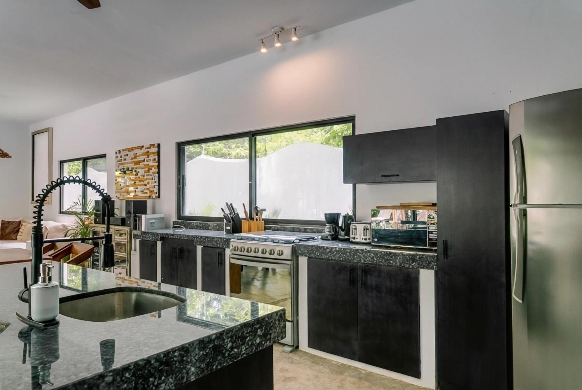 Casa Tira - Your Luxury Jungle Mansion In