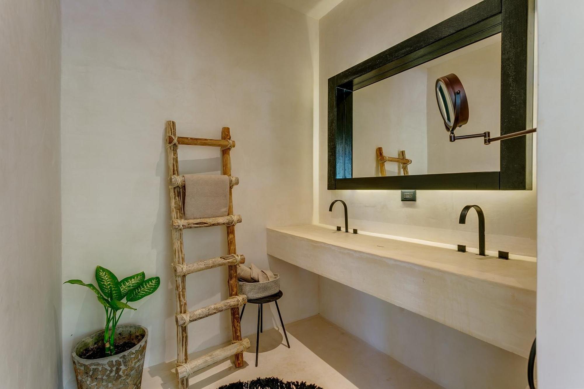 Villa Casa Tira - Your Luxury Jungle Mansion In