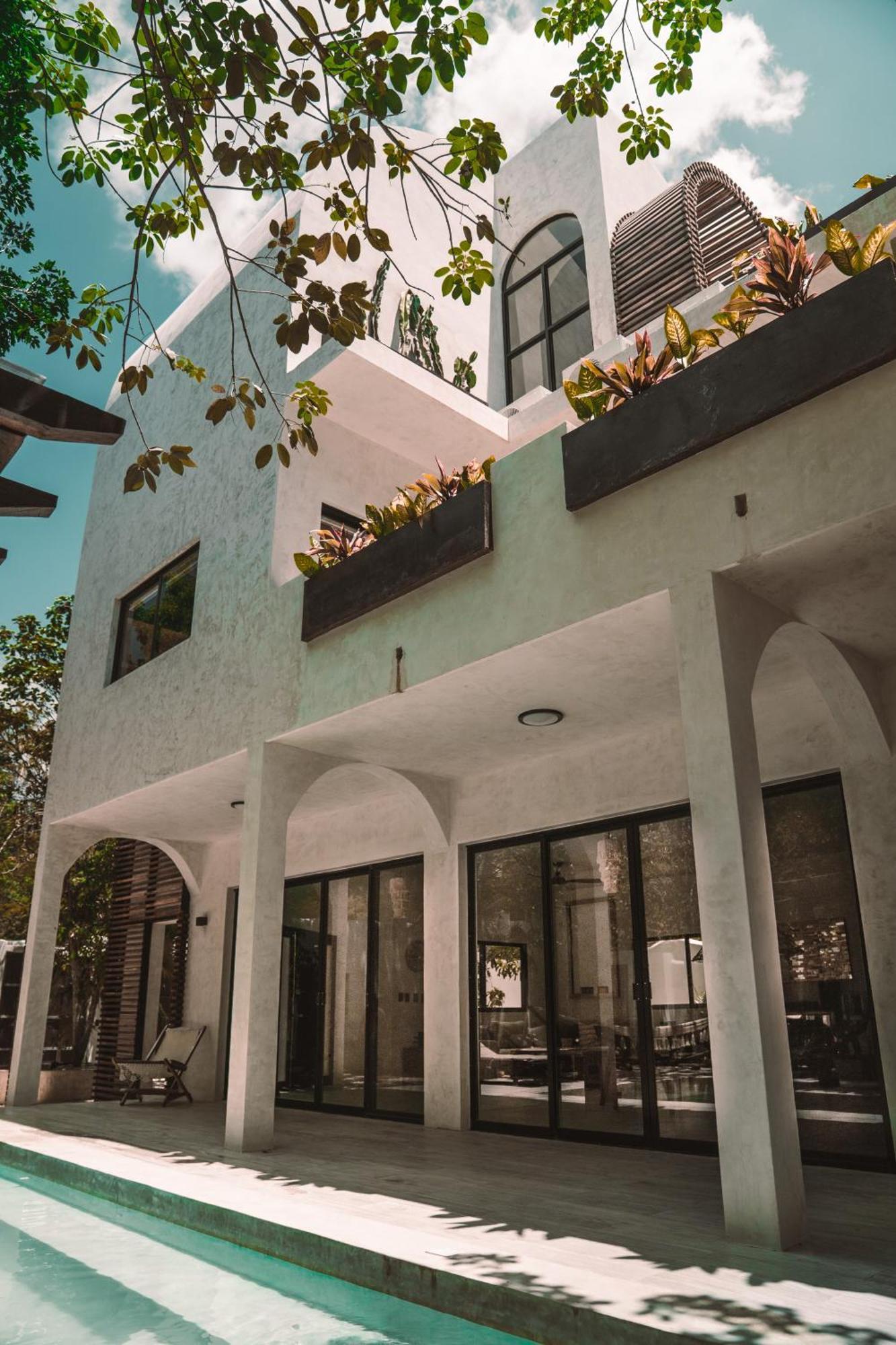 Villa Casa Tira - Your Luxury Jungle Mansion In