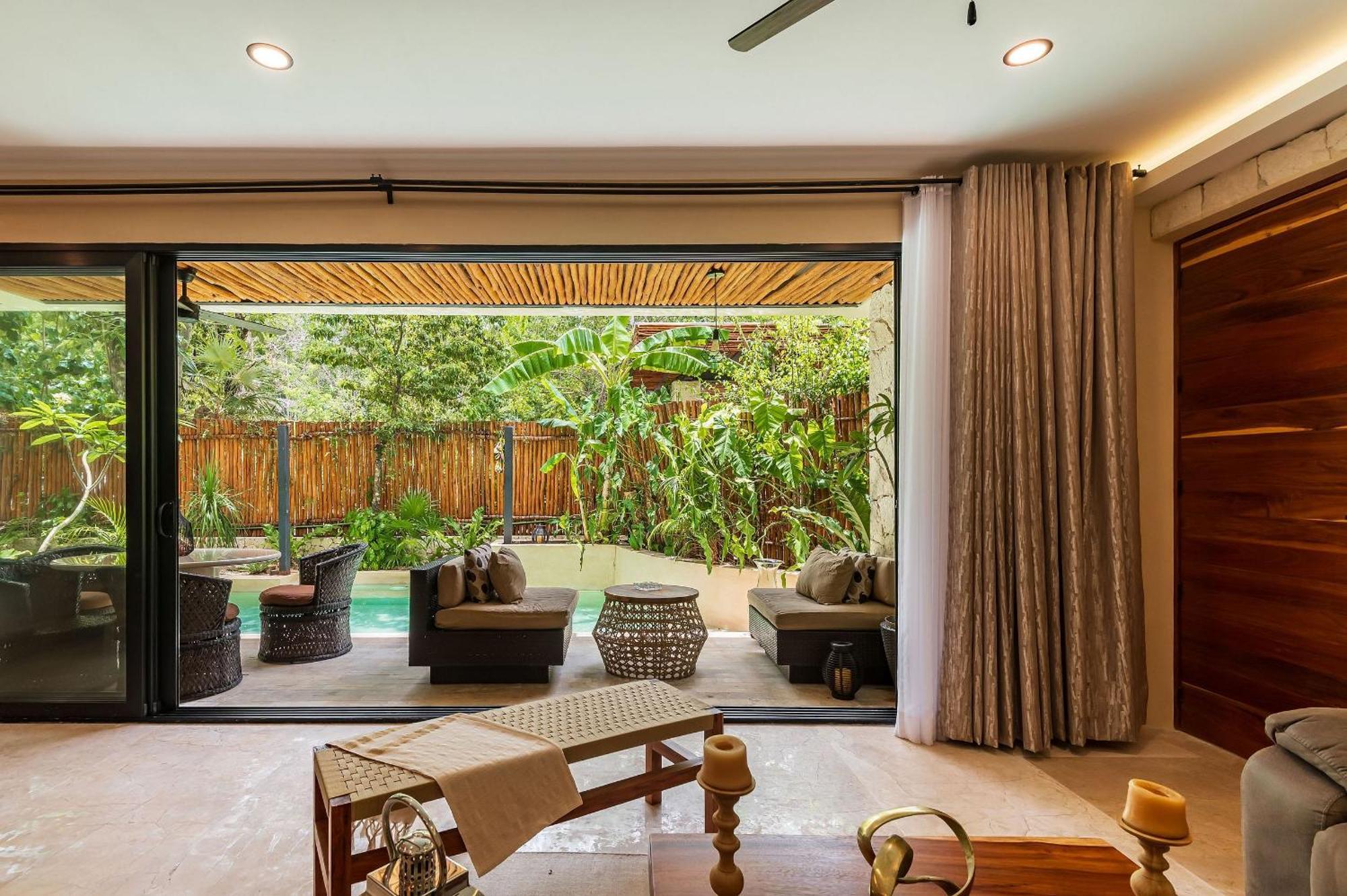 •| Boutique Swim Up En P/4 • Naaj Tun• Apartment