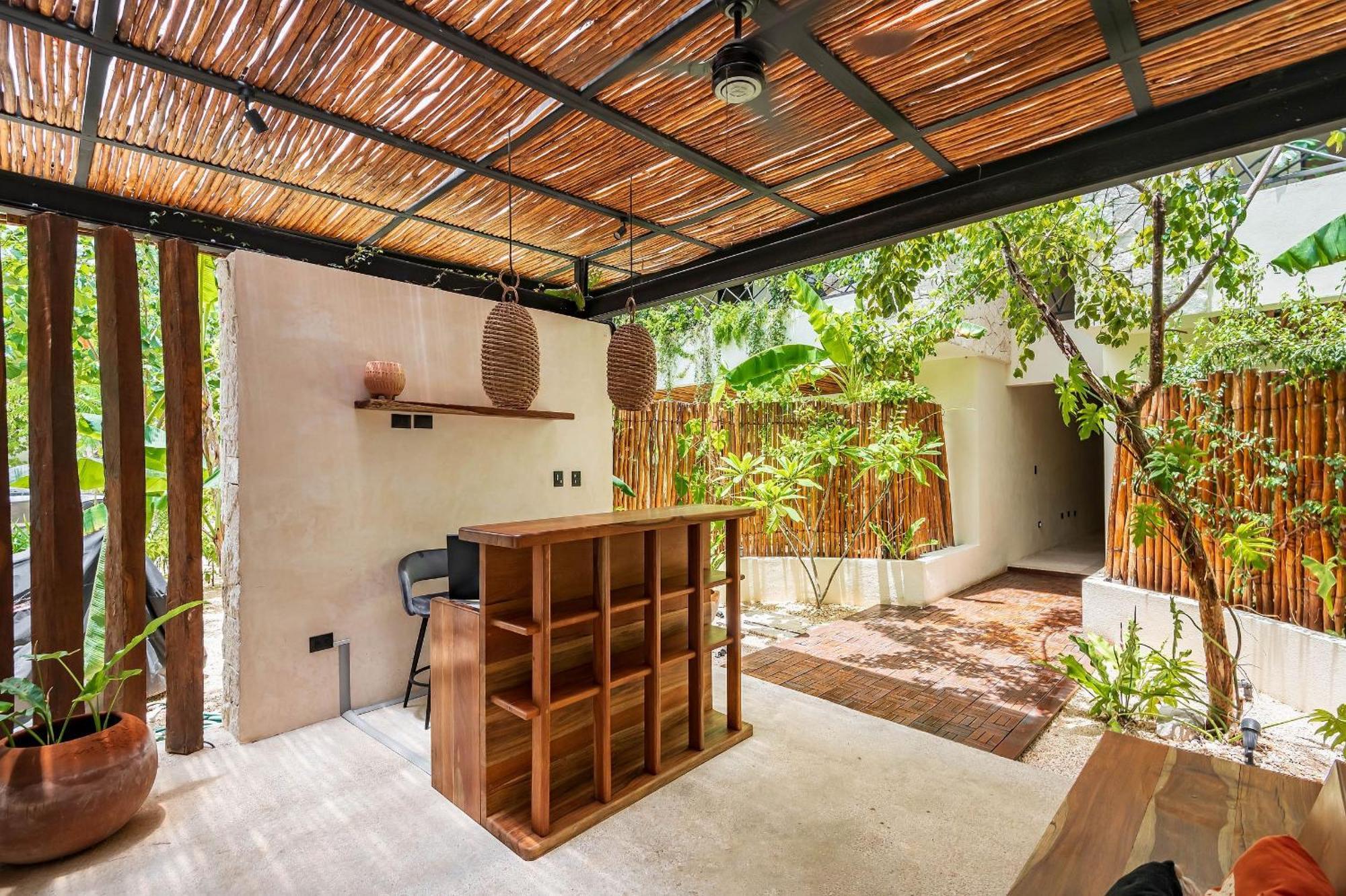 •| Boutique Swim Up En P/4 • Naaj Tun• Apartment