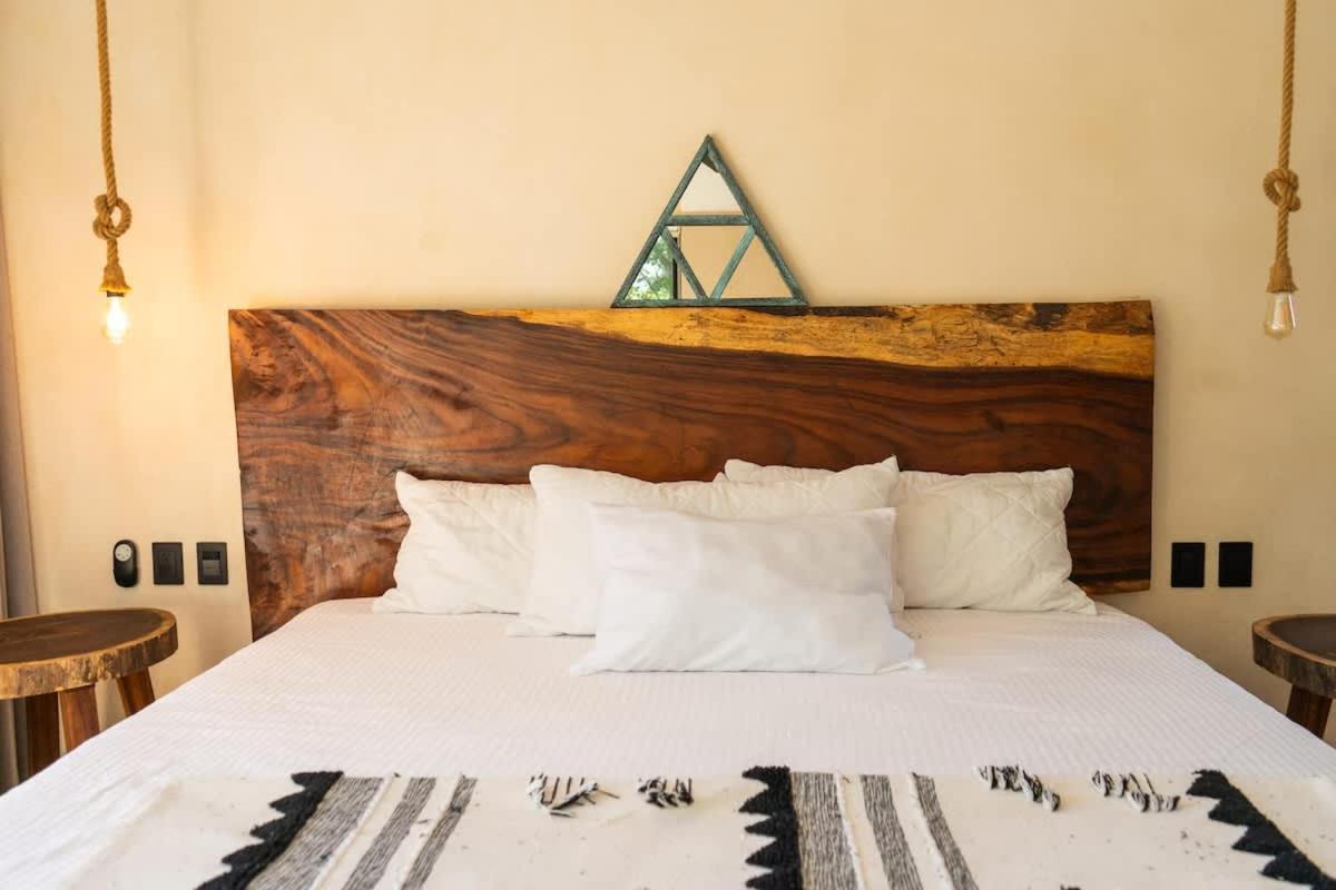 Luxury 5 Bedroom Pool Tiki Bar & Outdoor Gym Villa *