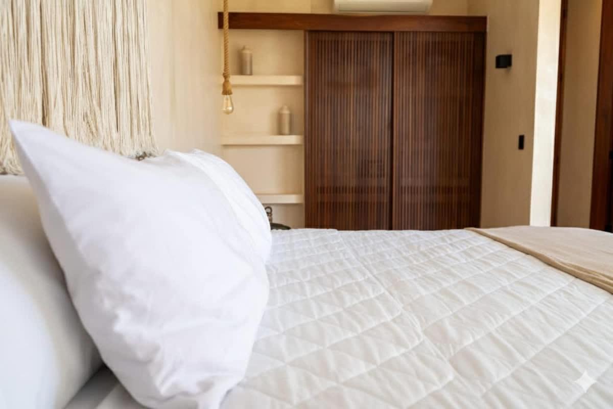 Villa Luxury 5 Bedroom Pool Tiki Bar & Outdoor Gym *