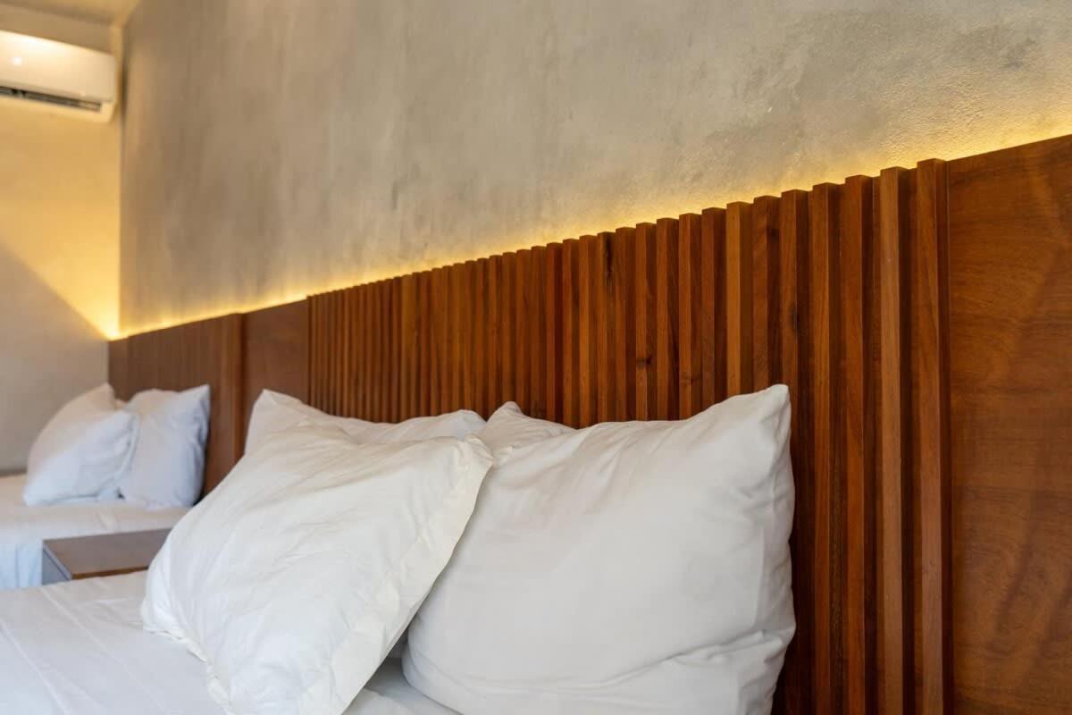 Villa Luxury 5 Bedroom Pool Tiki Bar & Outdoor Gym *