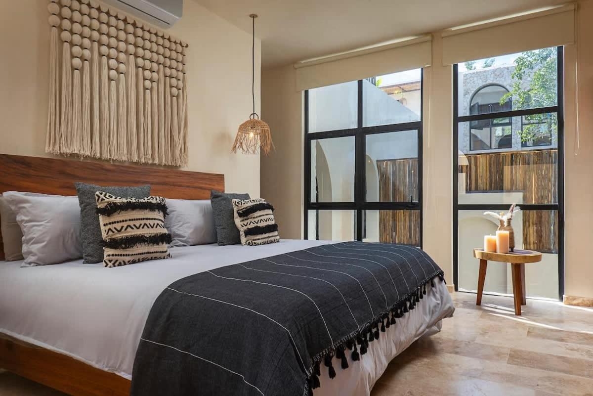 Holiday home Luxury 4 Bedroom With Private Rooftop Pool *