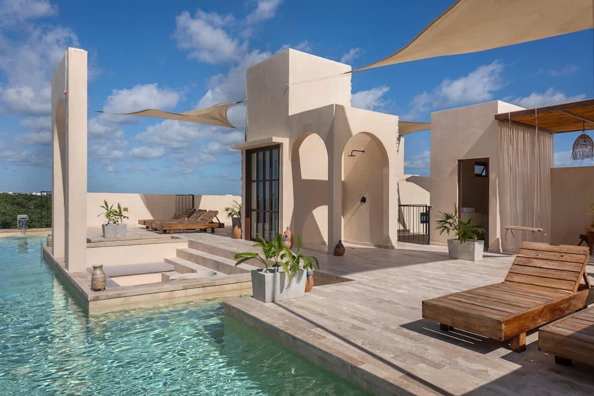 Luxury 4 Bedroom With Private Rooftop Pool *