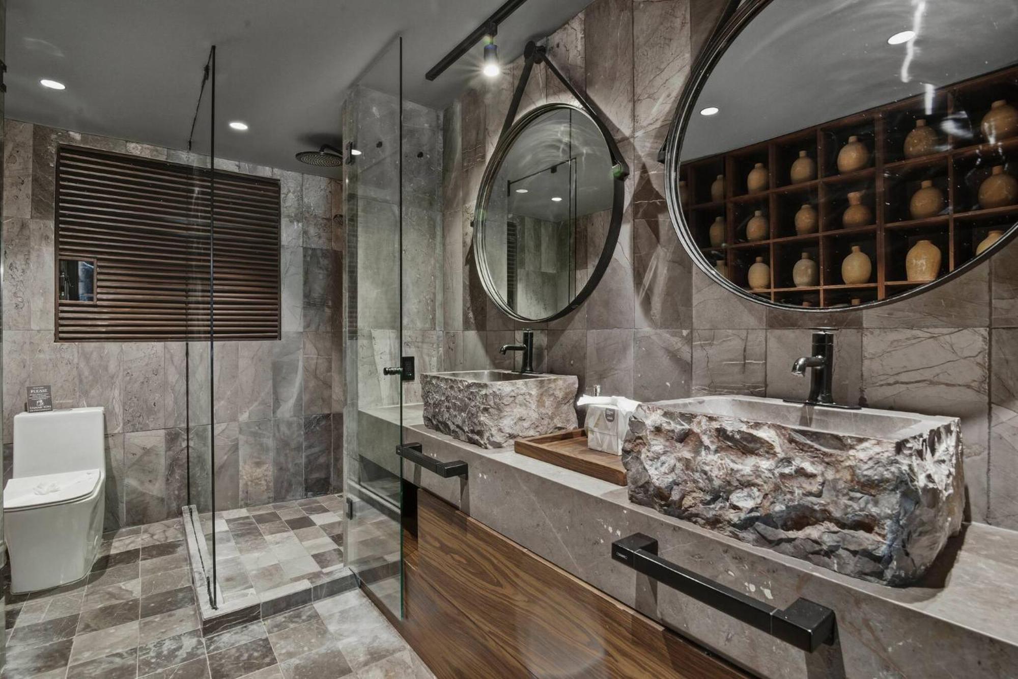 New Luxury 4-bedroom With Private Pool & Access - Barney's Ny Villa *