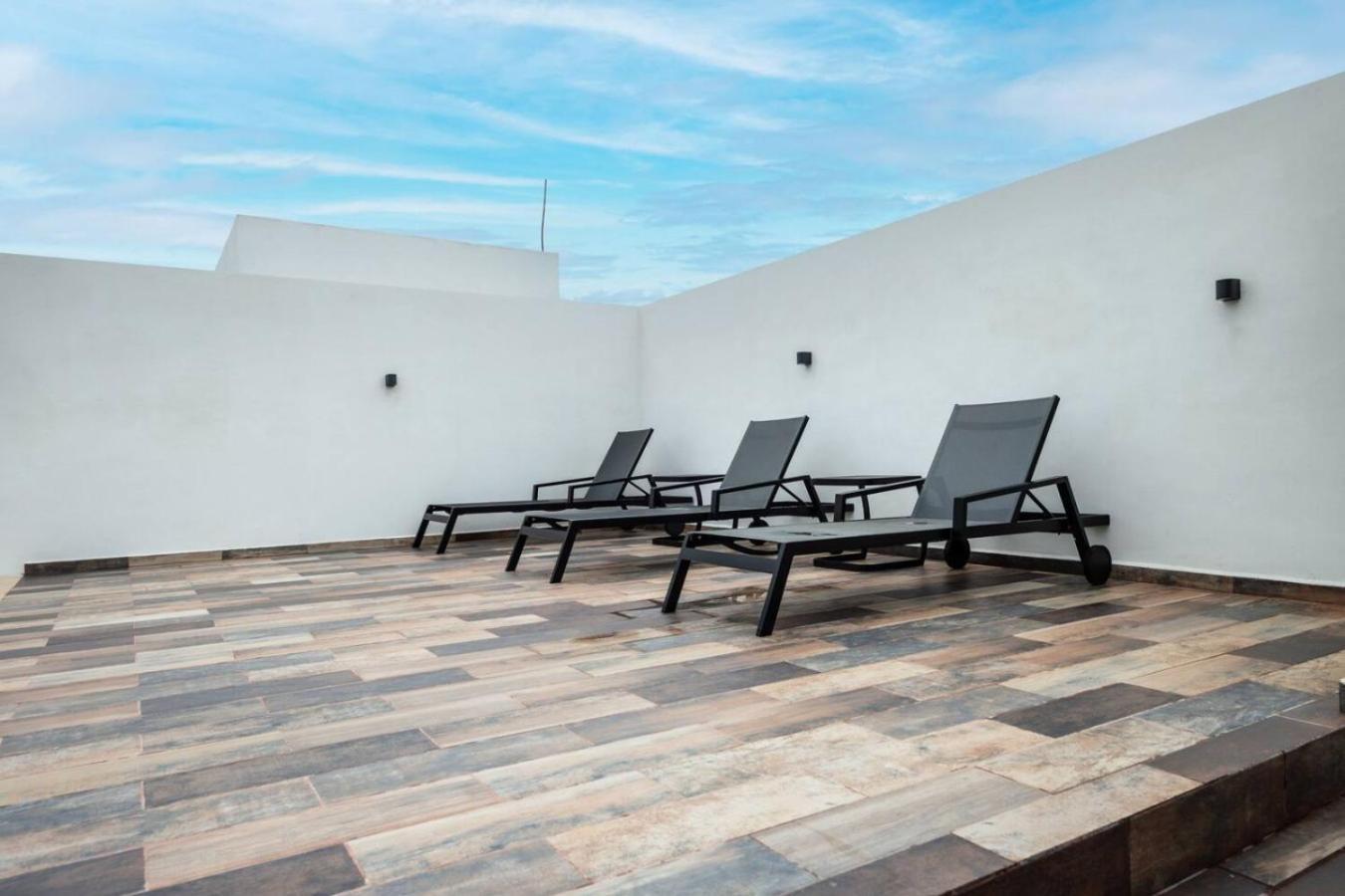 Holiday home Stylish 1bd Retreat With Swim-up Pool