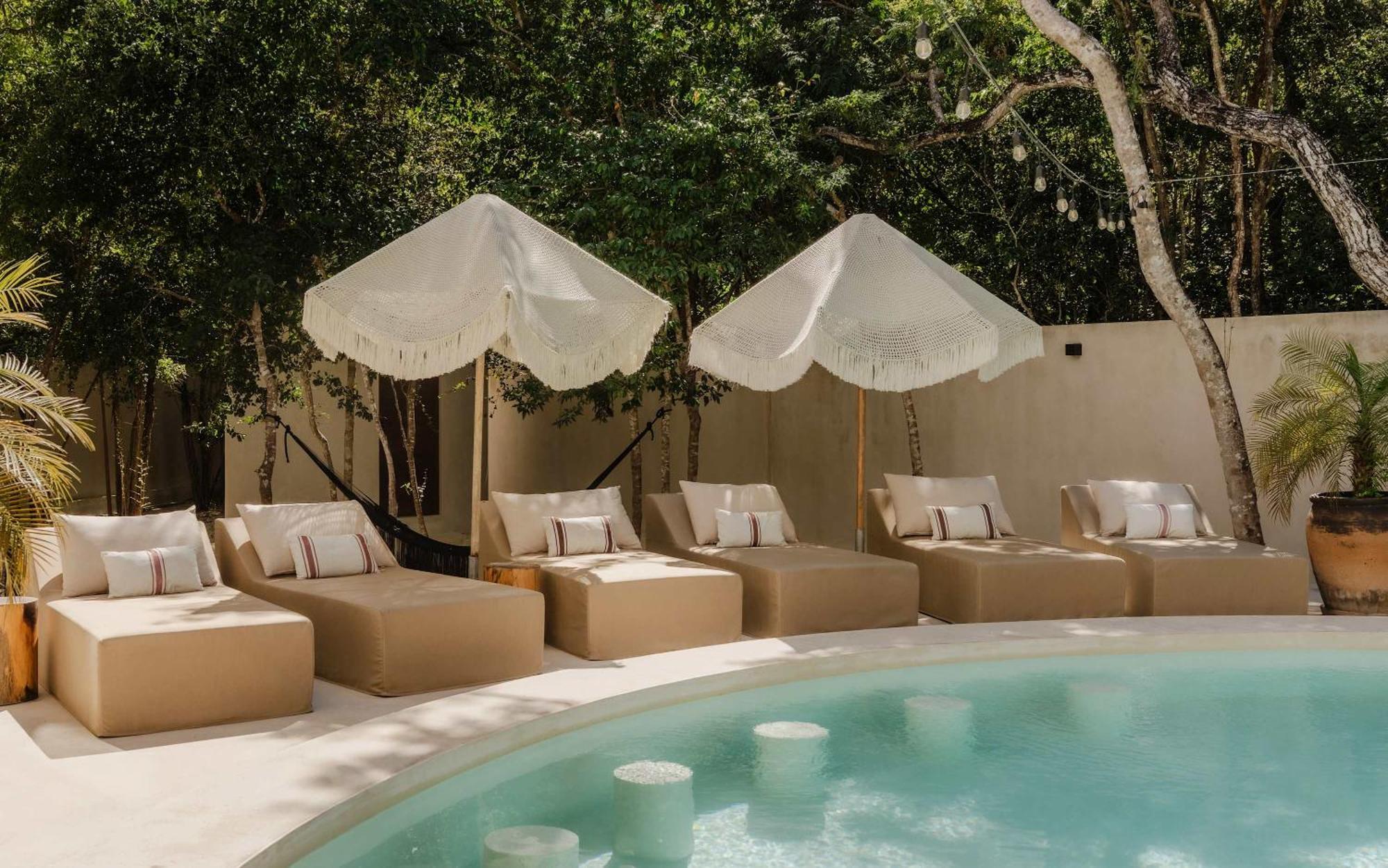 Private Jungle - Dual Pools - Sleeps 16