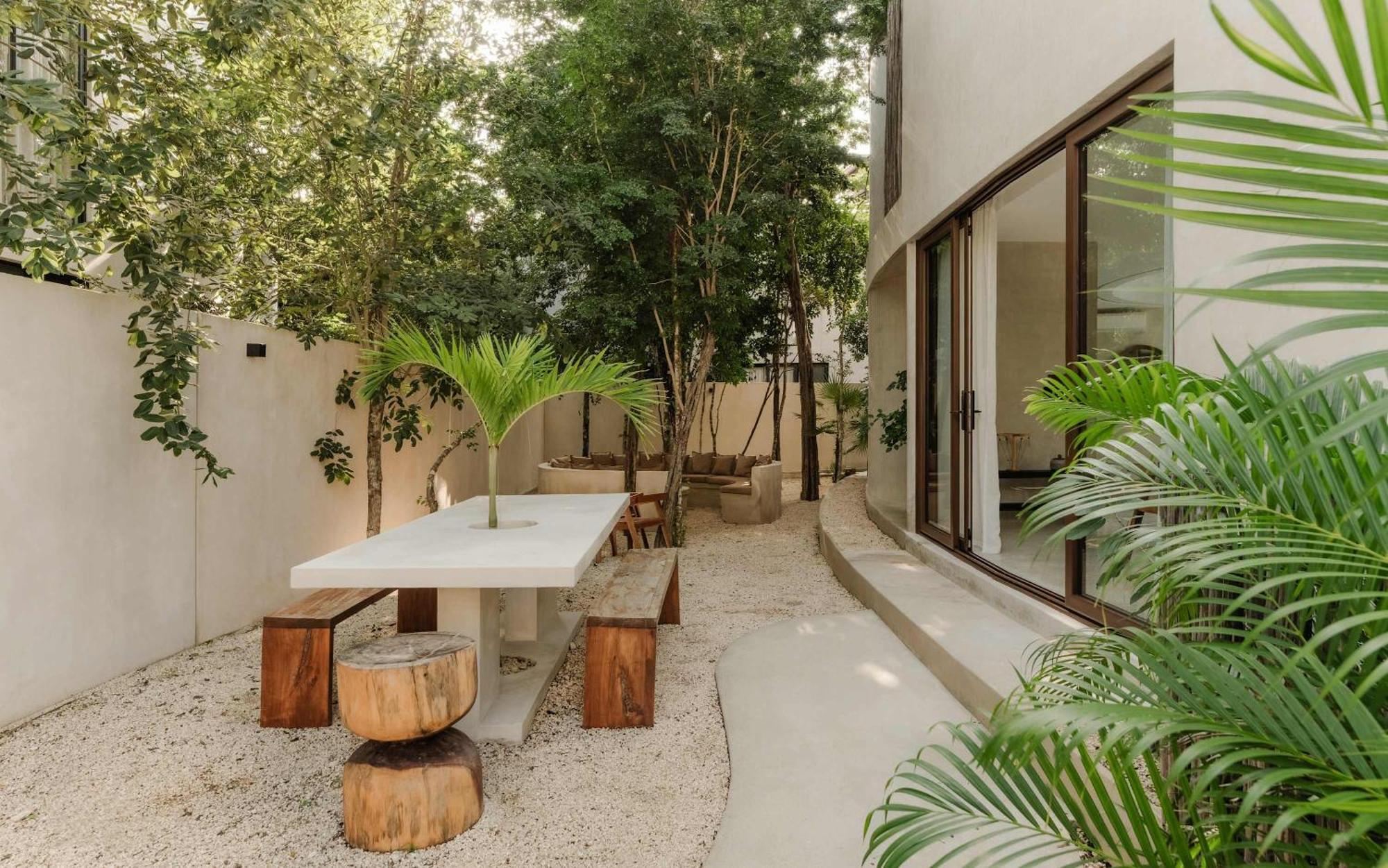 Private Jungle - Dual Pools - Sleeps 16 Holiday home