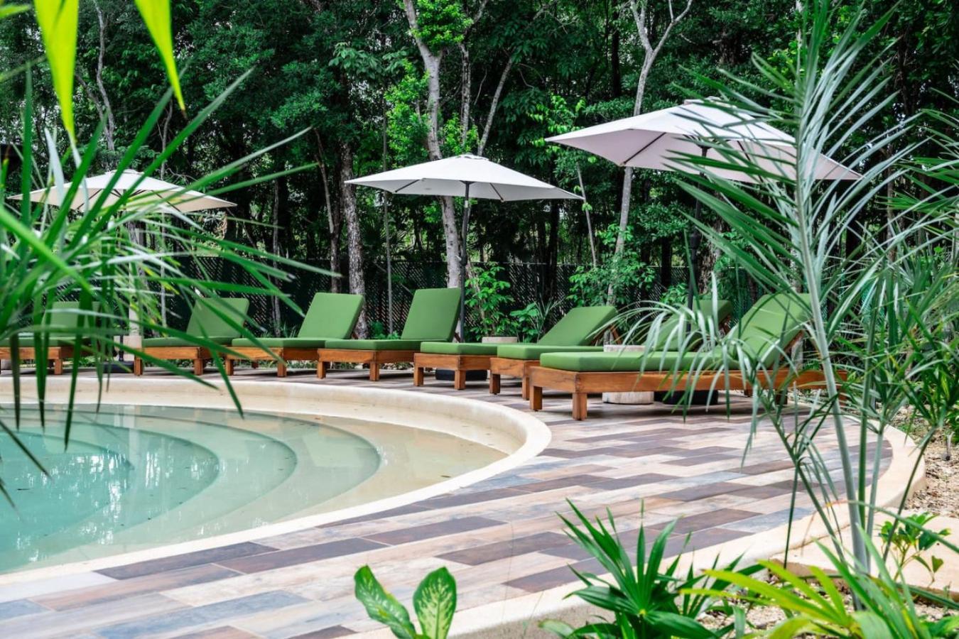 Stylish 1bd Retreat With Swim-up Pool Holiday home