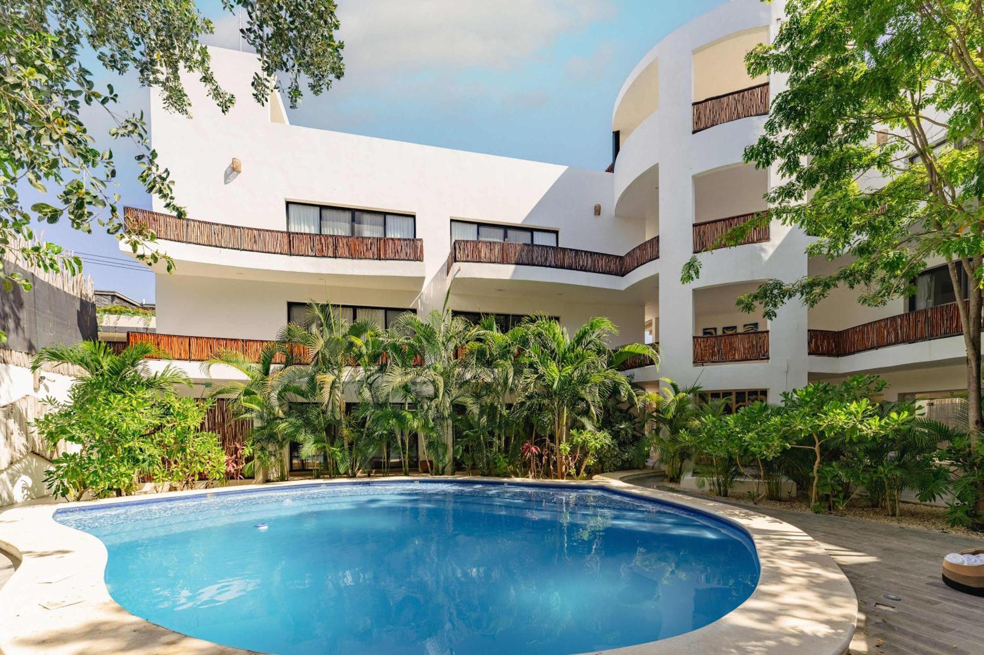 La Veleta - Two Pool View Inn *