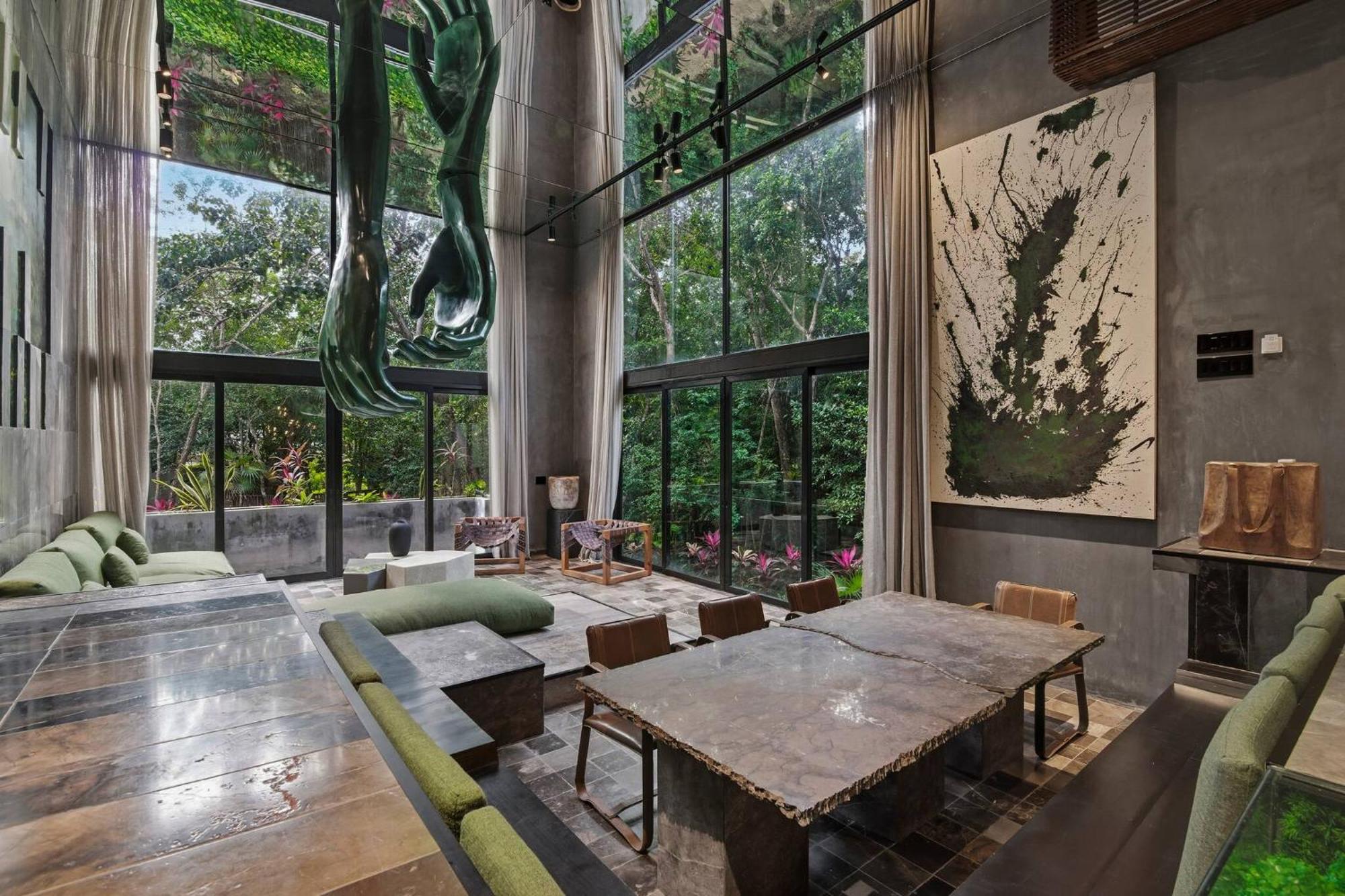 New Luxury 4-bedroom With Private Pool & Access - Barney's Ny Villa