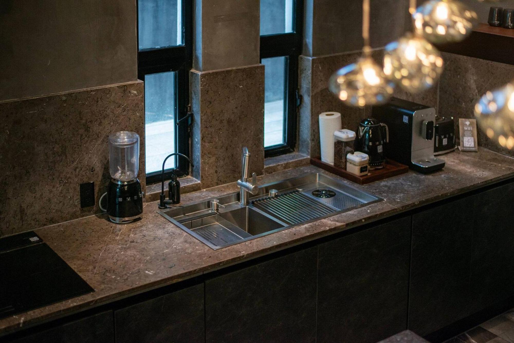 New Luxury 4-bedroom With Private Pool & Access - Barney's Ny Villa *