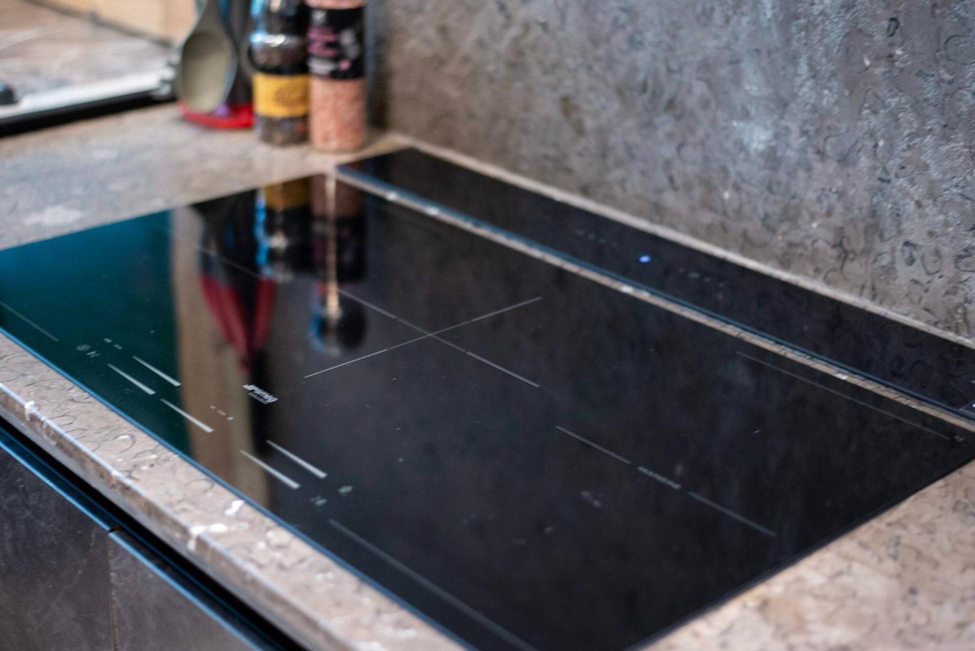 New Luxury 4-bedroom With Private Pool & Access - Barney's Ny *