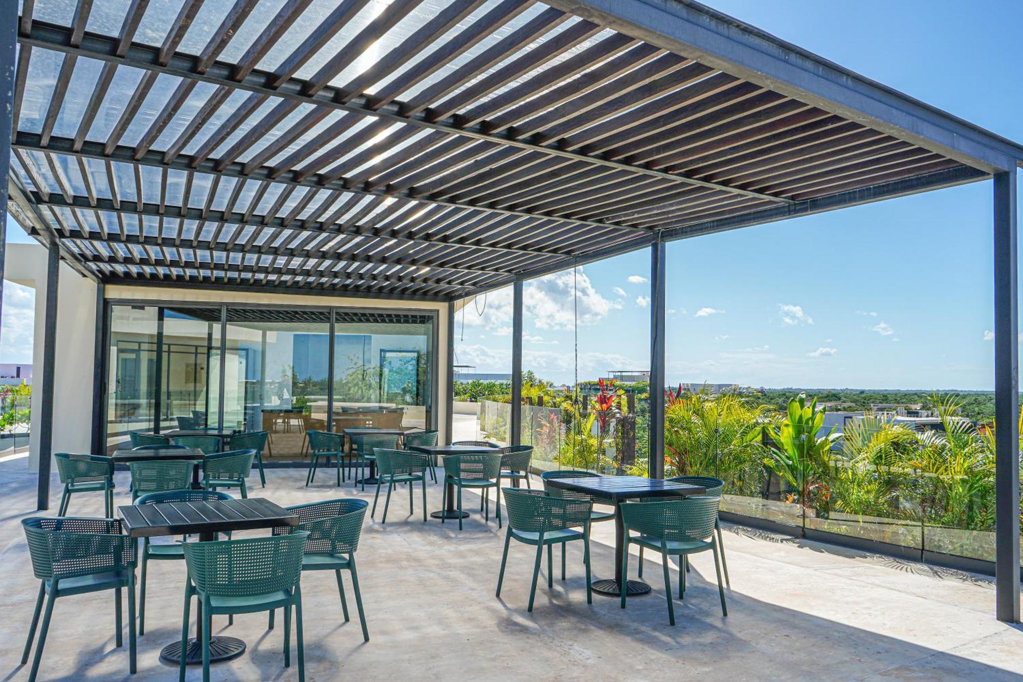 Apartment Oasis Jungle Views, 4 Pools & Near