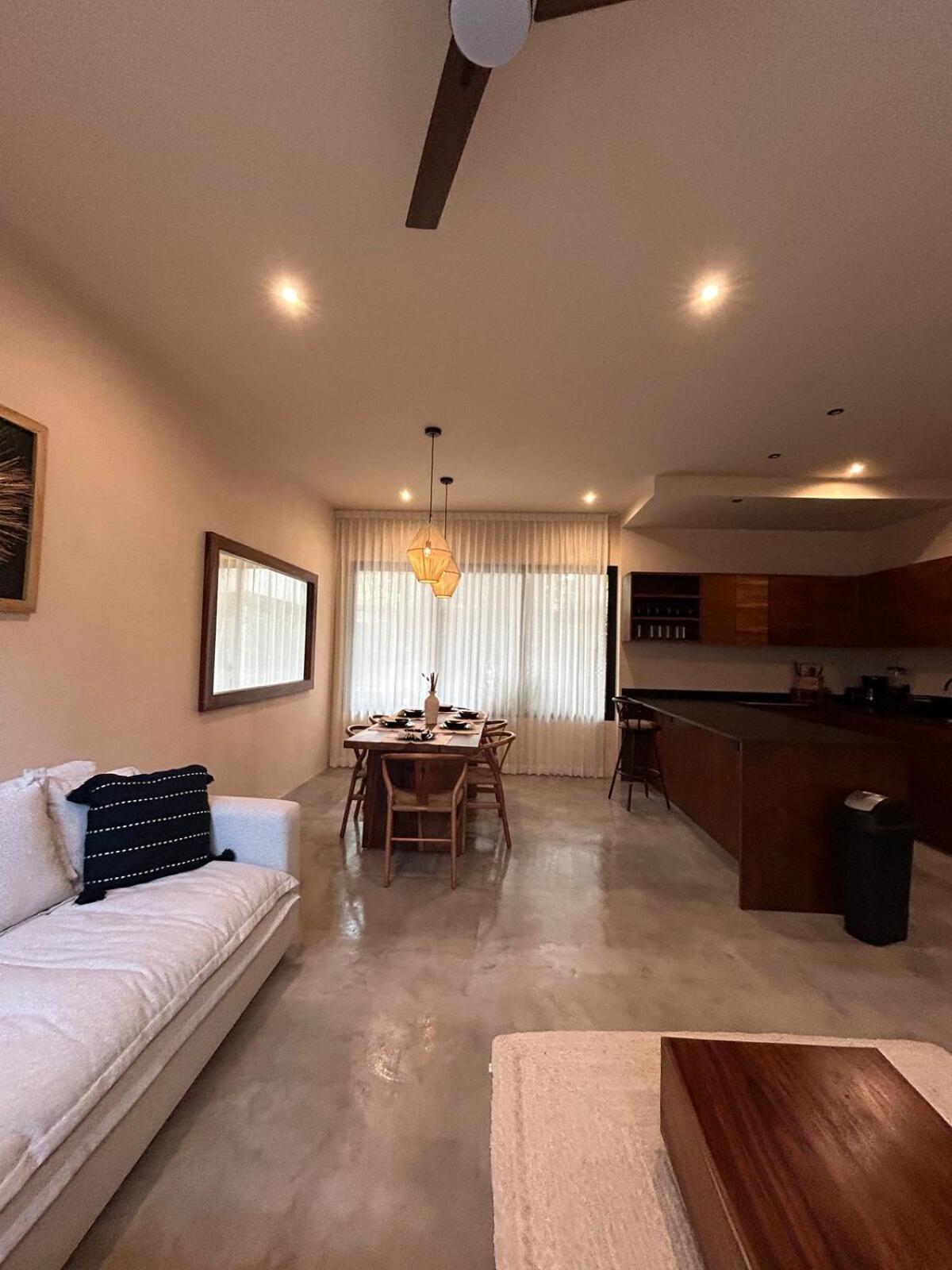 Exclusive Close To Apartment *