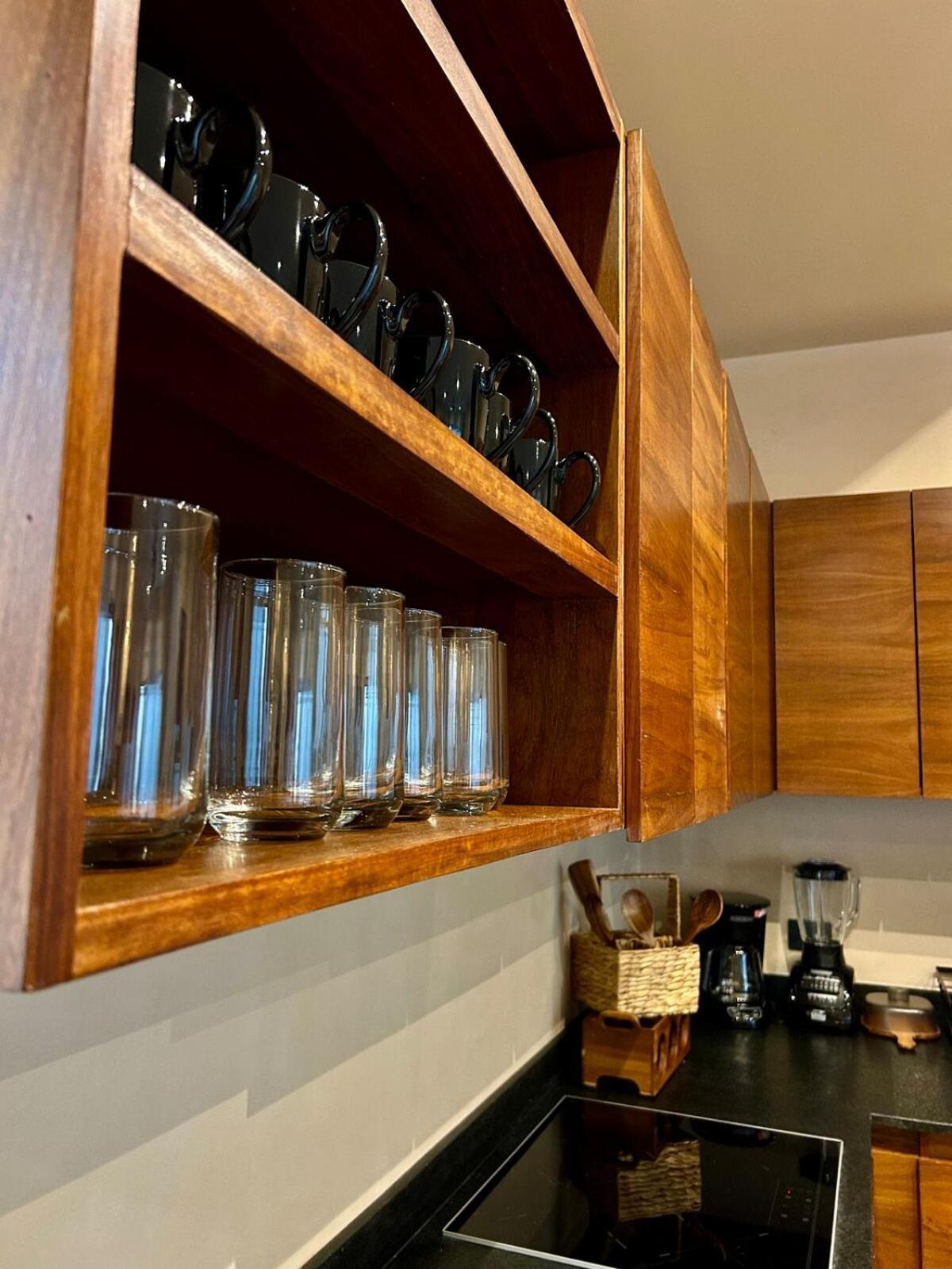 Exclusive Close To Apartment *