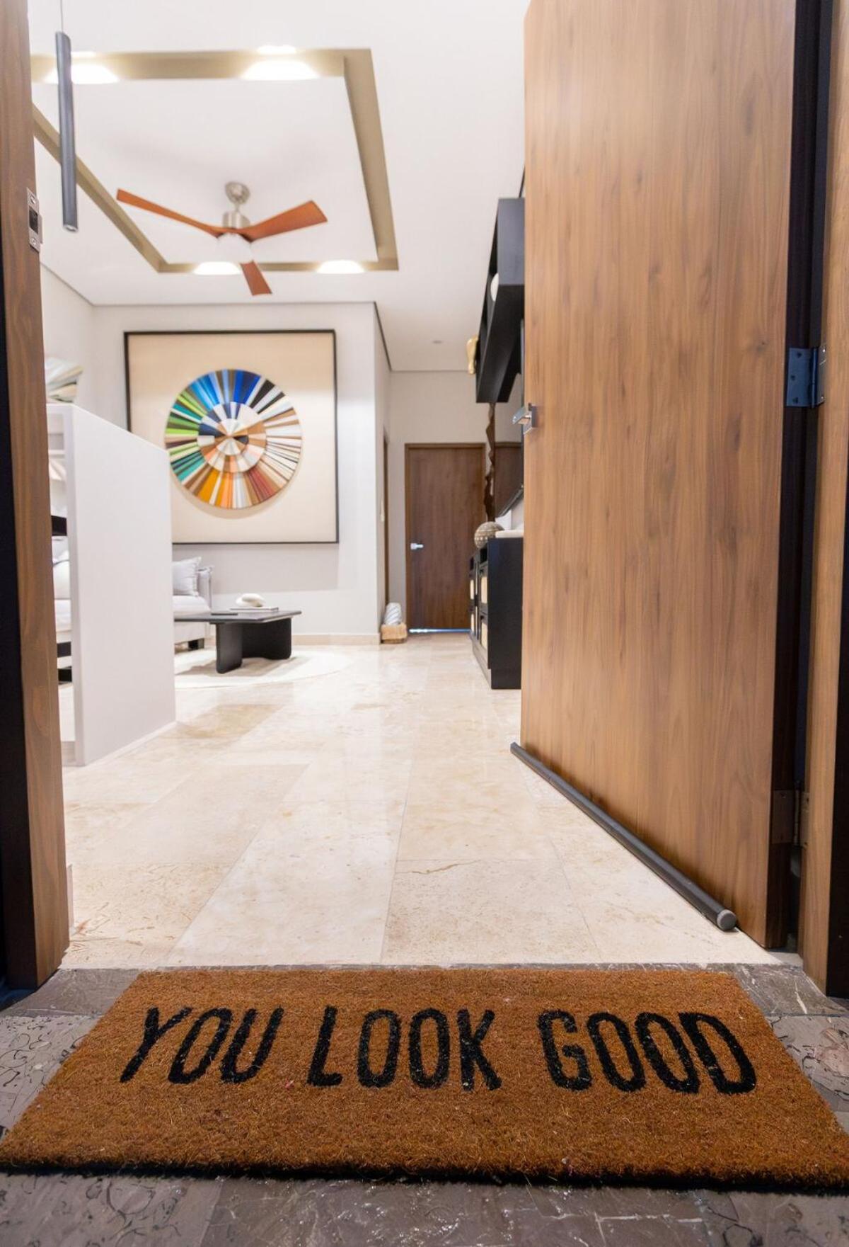 Art House - Filtered Water & 2 Free Clubs Zone *