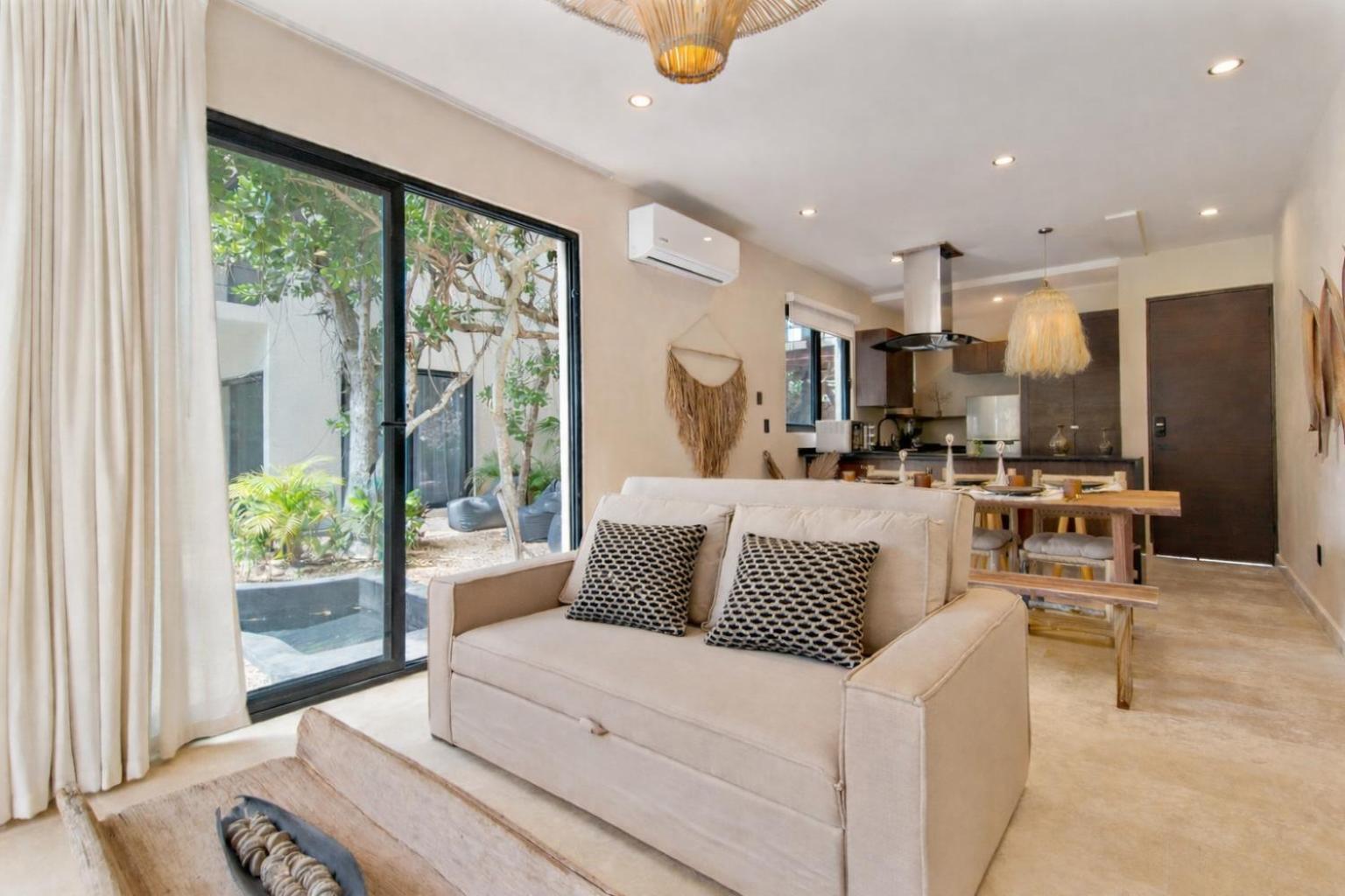 Boho Chic 2br With Swim-up Pool Near The