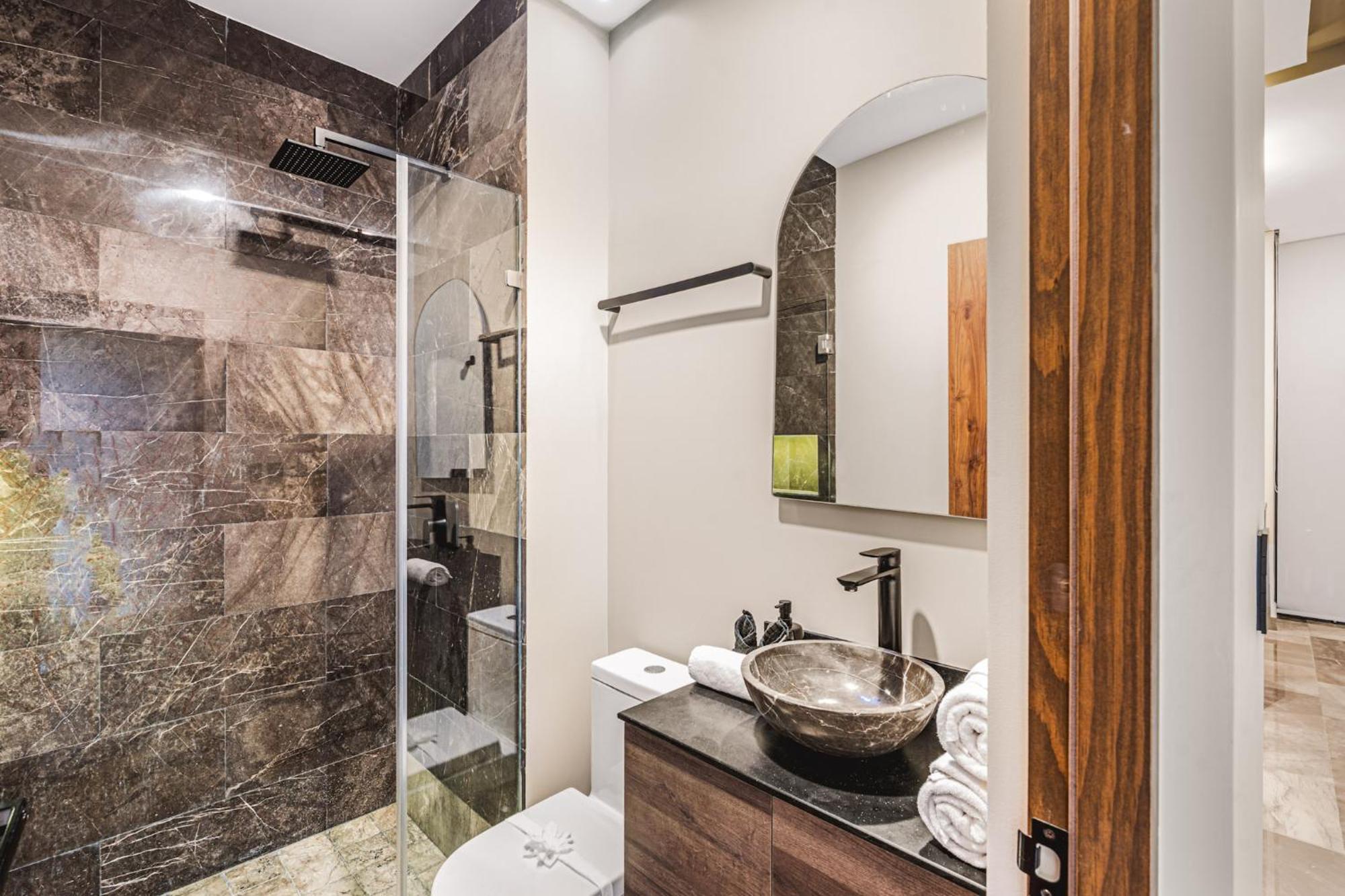 Walk To 1br 4 Guests Kids Area Office Apartment *