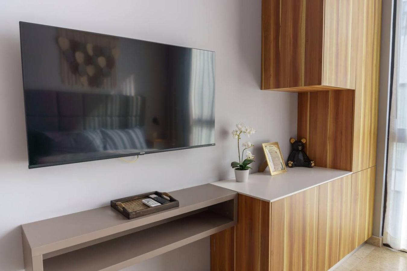 2 Bdr Penthouse, Private Pool, Rooftop And Gym Apartment *