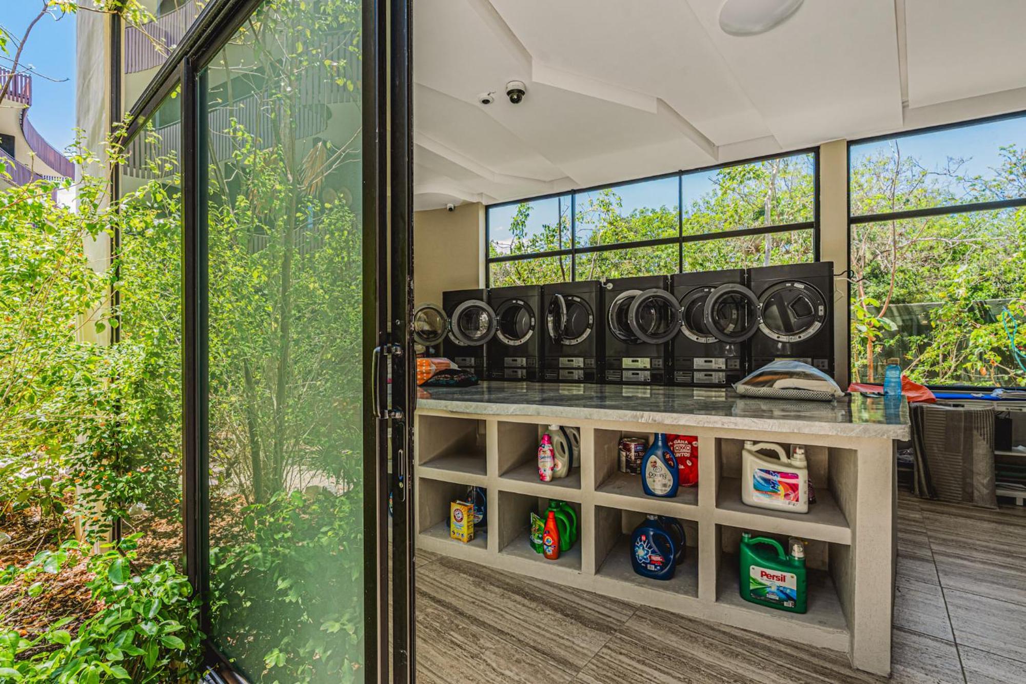 Apartment Walk To 1br 4 Guests Kids Area Office *