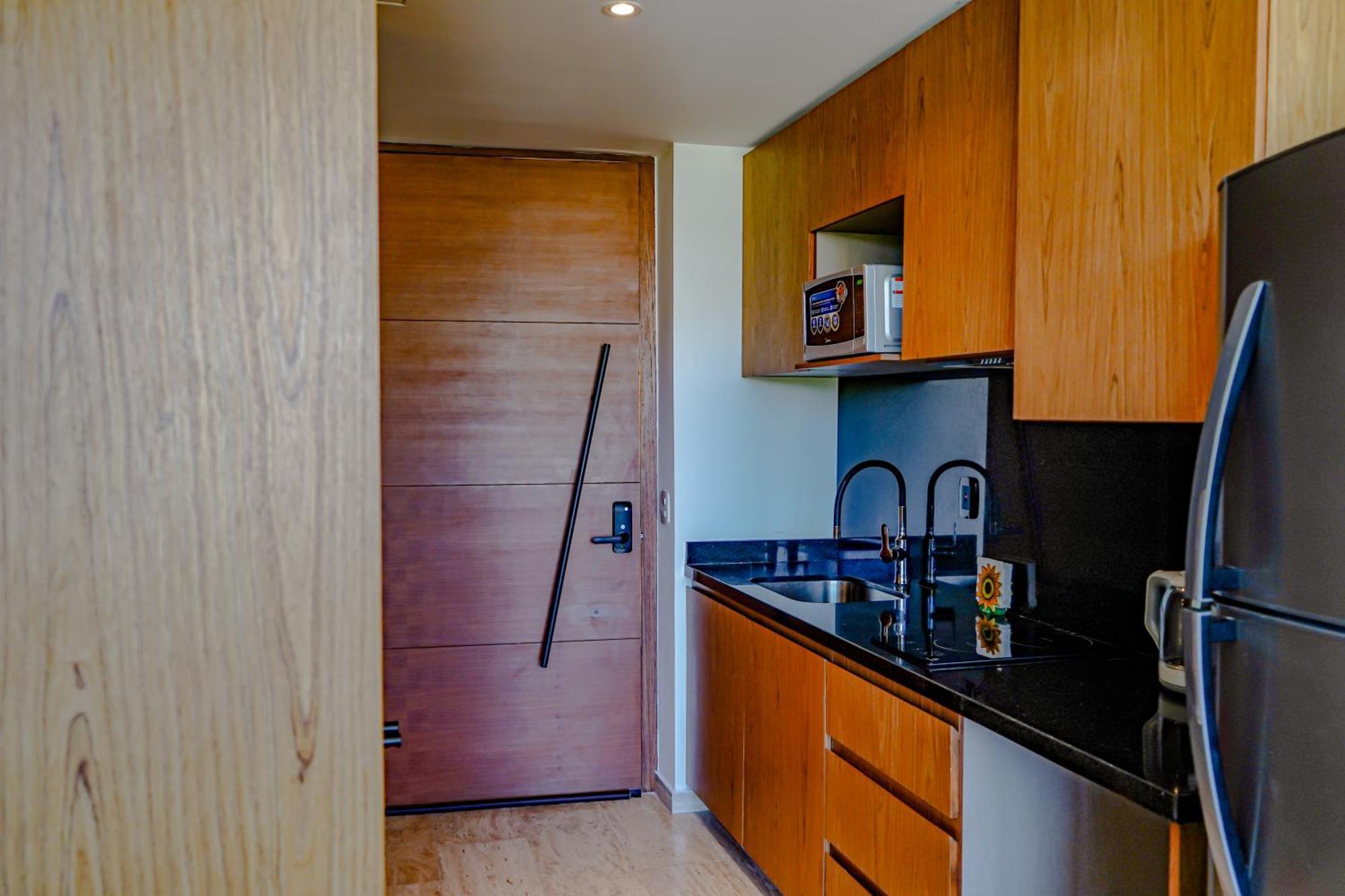 Apartment Oasis Jungle Views, 4 Pools & Near *