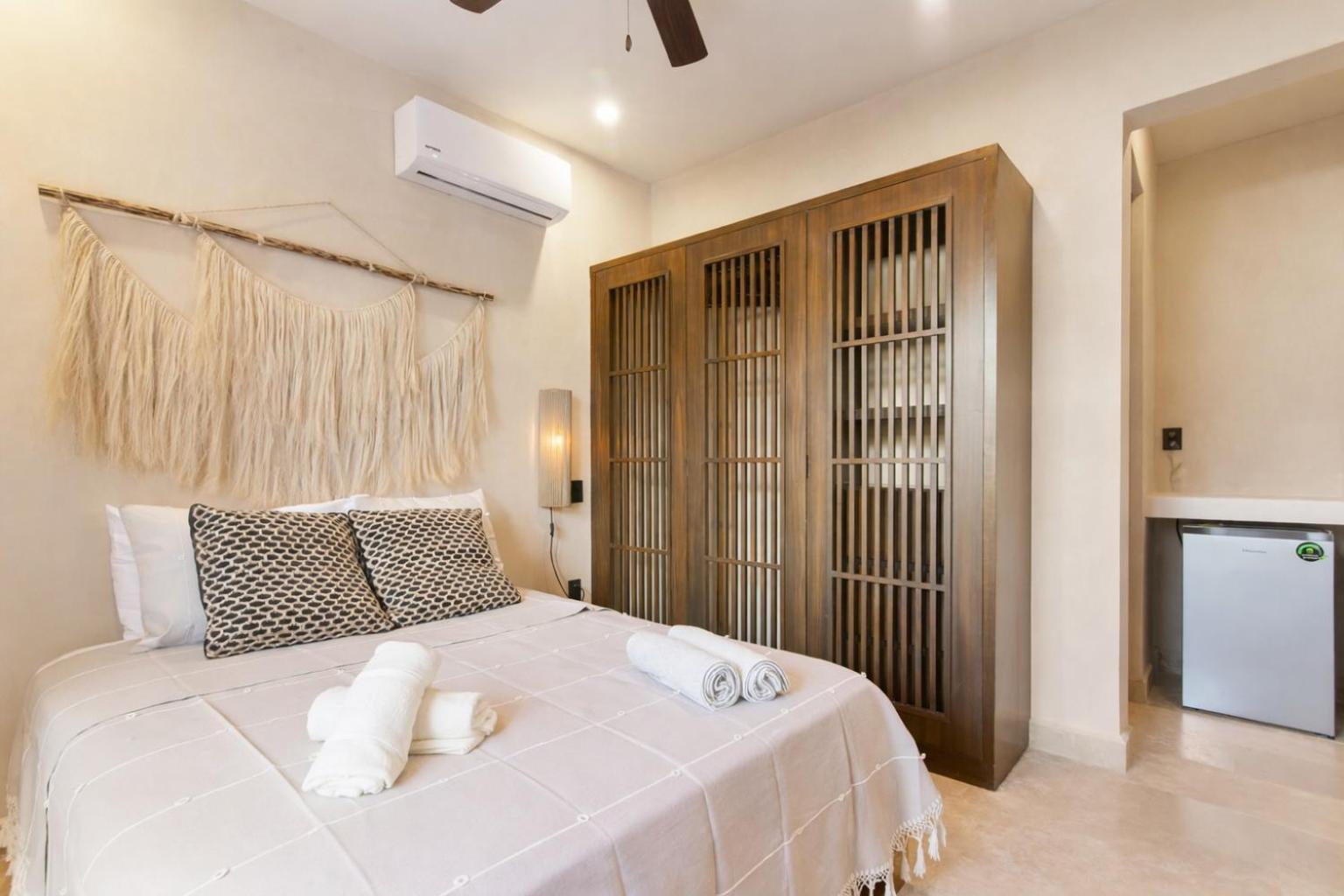 Apartment Boho Chic 2br With Swim-up Pool Near The *