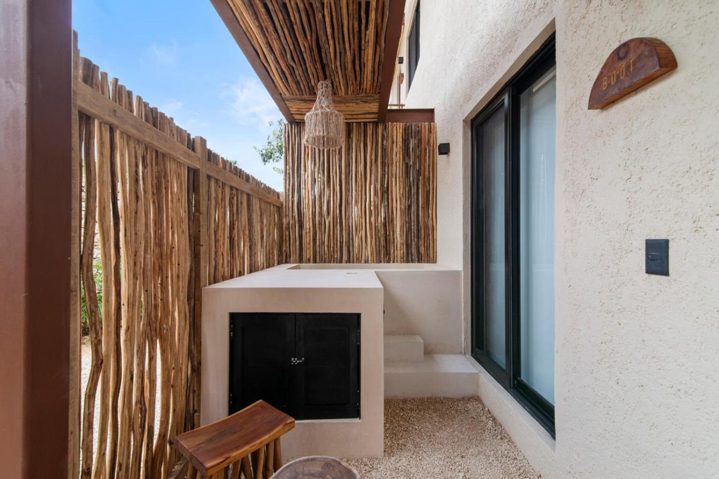 Apartment Boho Chic 2br With Swim-up Pool Near The