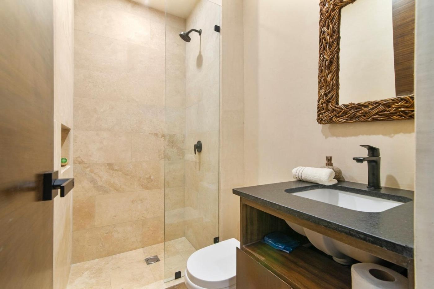 Boho Chic 2br With Swim-up Pool Near The *