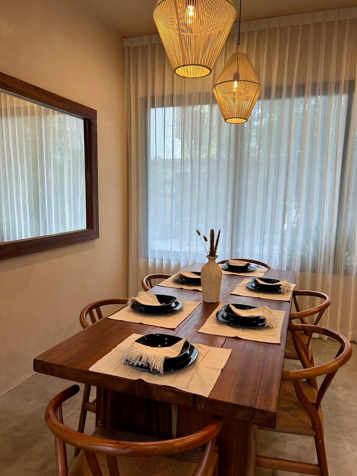 Exclusive Close To Apartment *