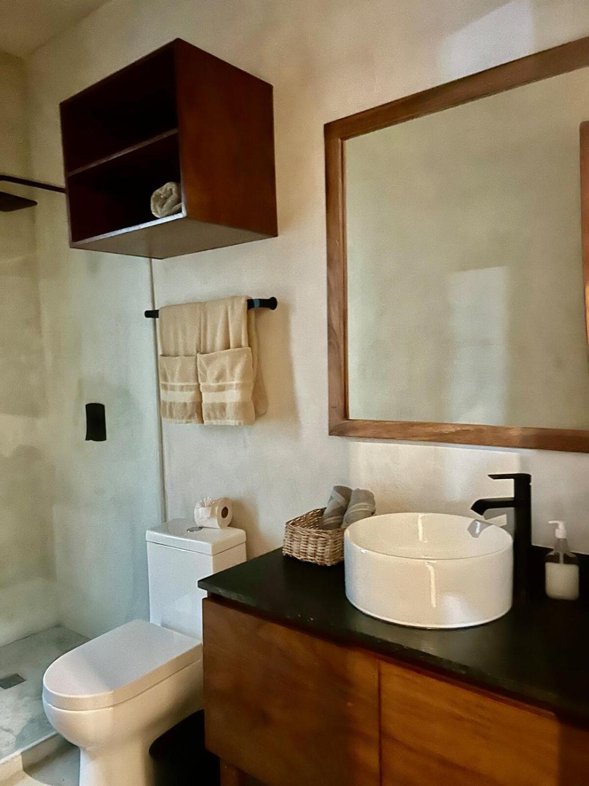 Exclusive Close To Apartment