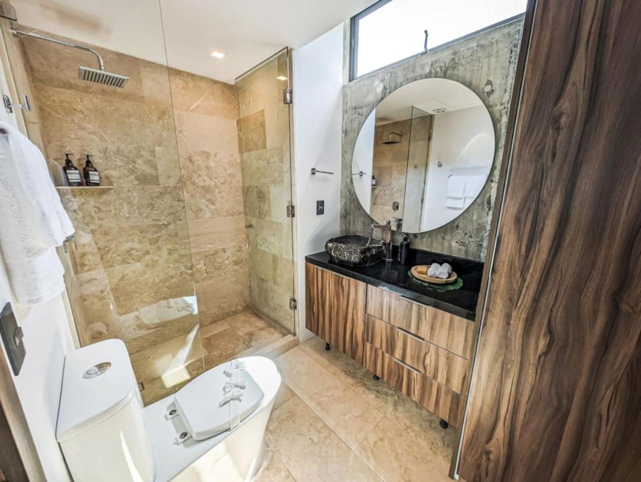 Beutiful - Swimout-gym-rooftop-pool - Nuju