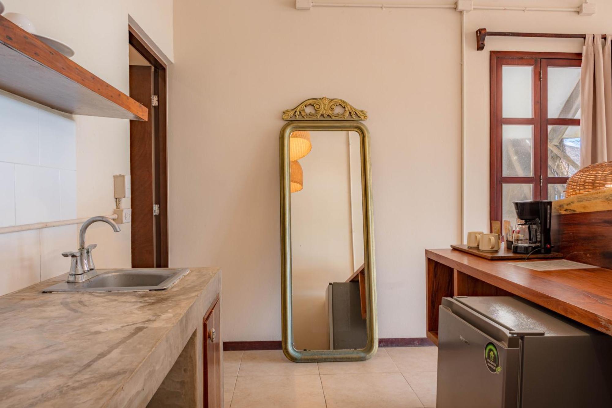 Hotel Cabanas Los Lirios Tulum Hotel 4*