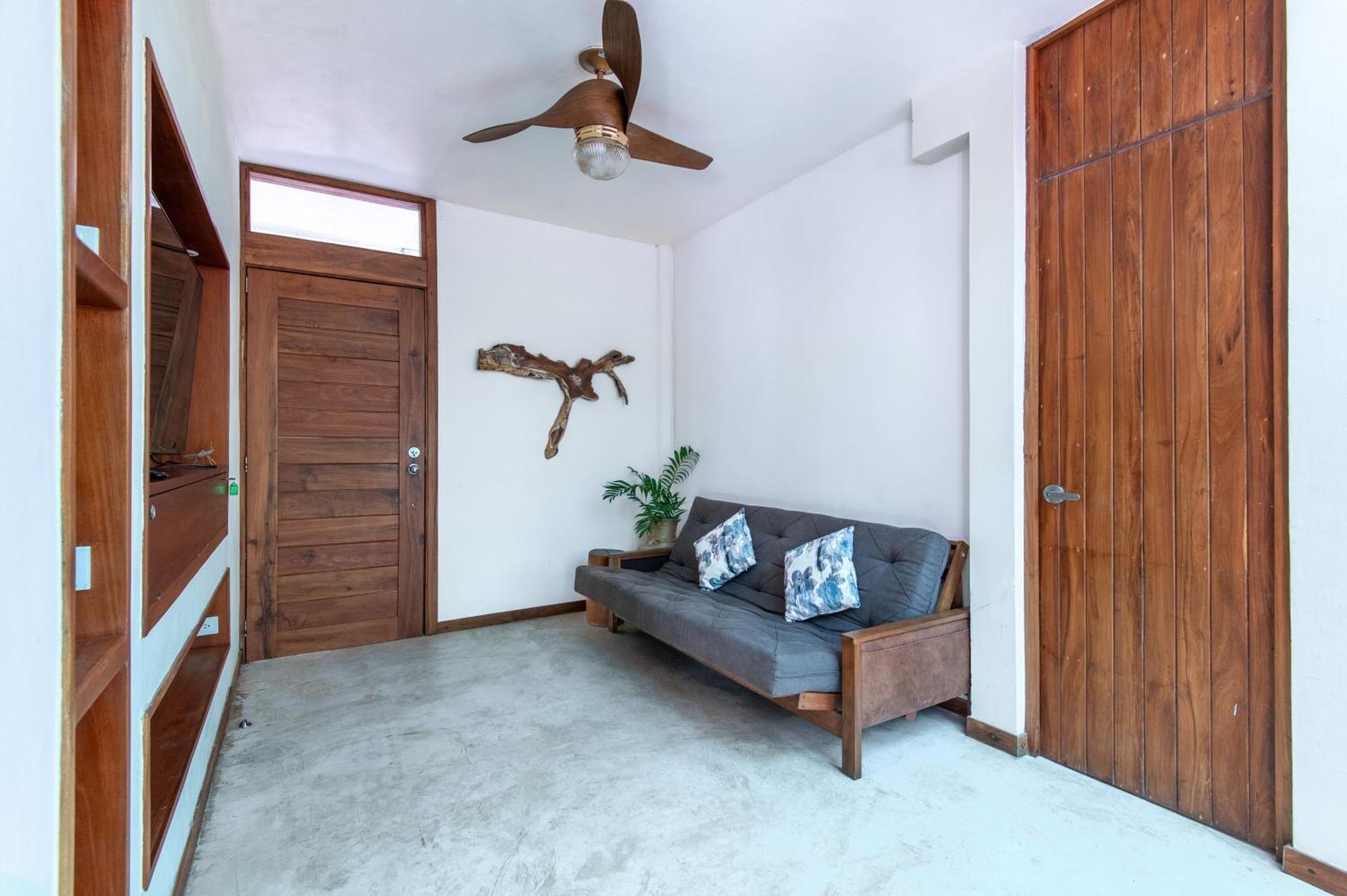 Private Jungle With Full Kitchen & Pool Access