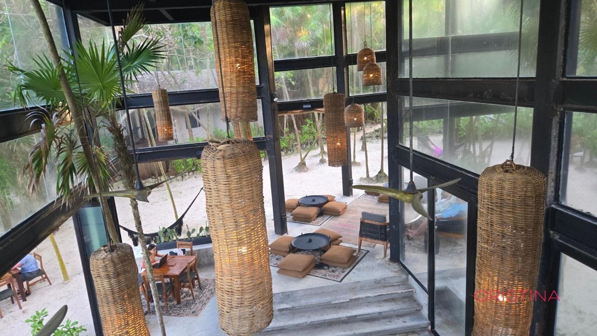 Art House - Filtered Water & 2 Free Clubs Zone Apartment