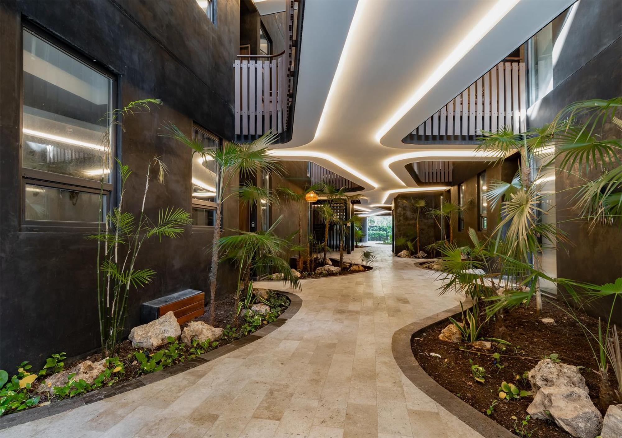 Art House - Filtered Water & 2 Free Clubs Zone