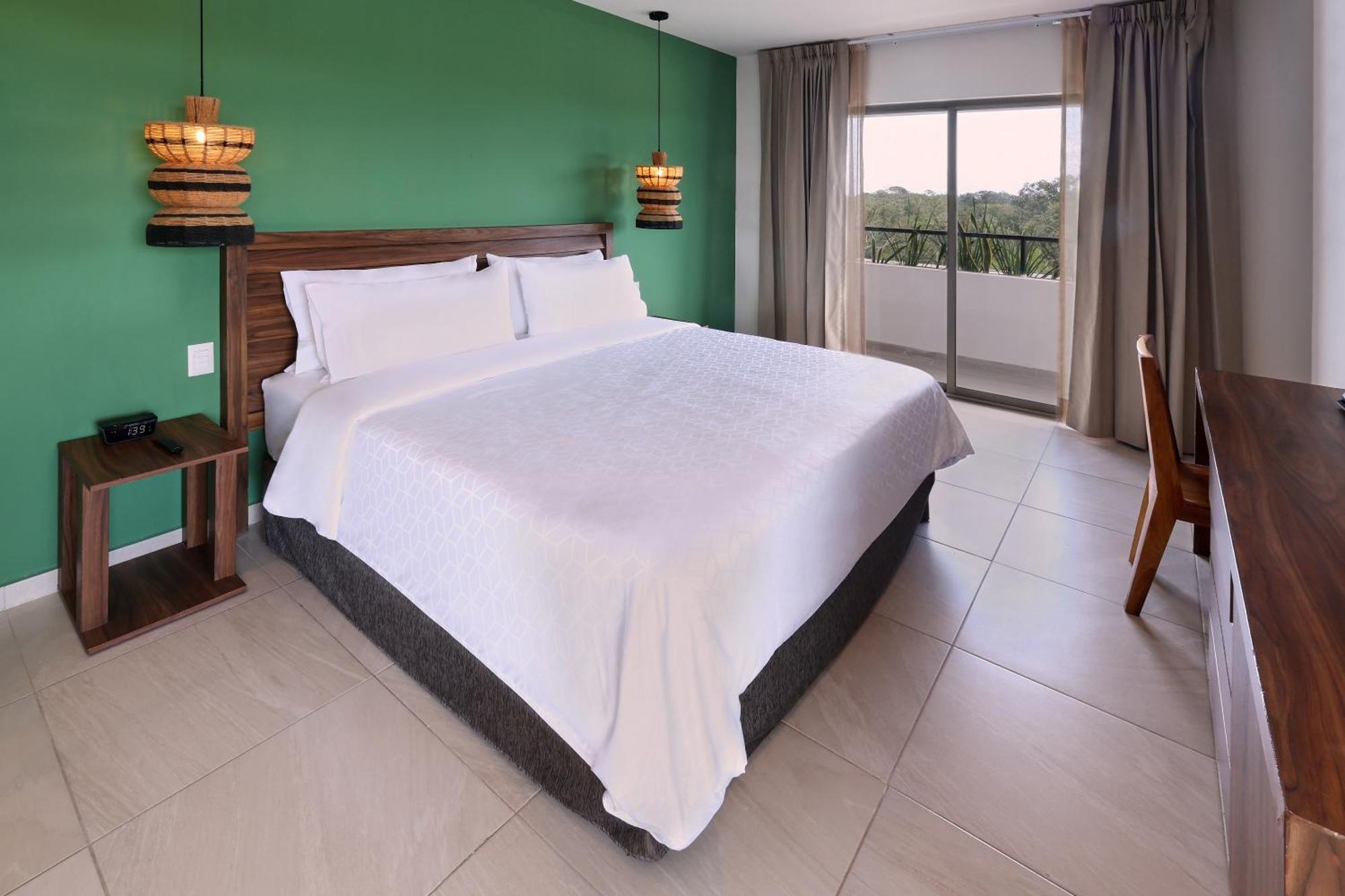 By Ihg