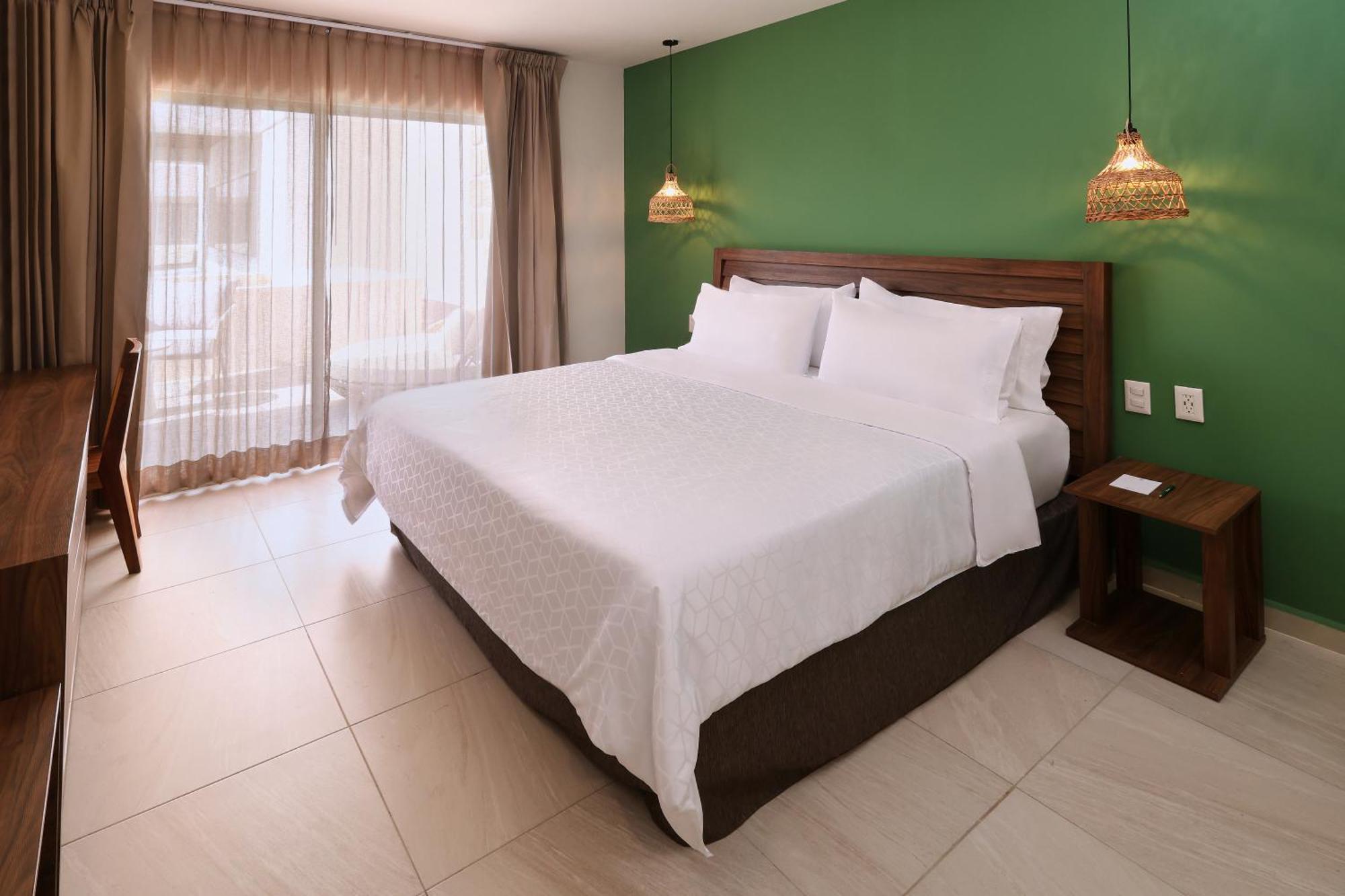 Hotel By Ihg