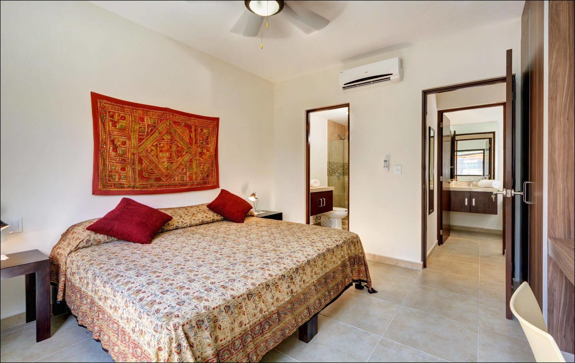 Ana's Village Apartment