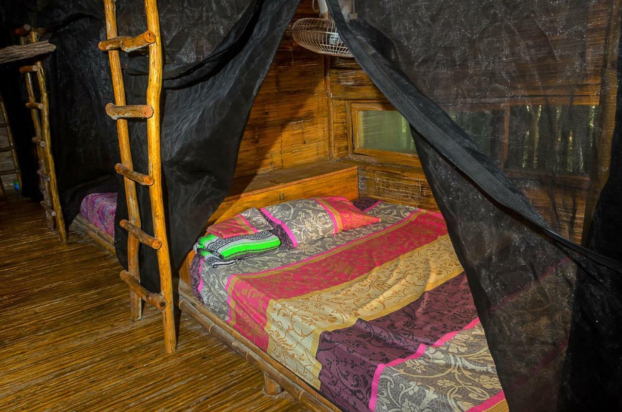 Bambu Gran Palas Hostal Party Albergue