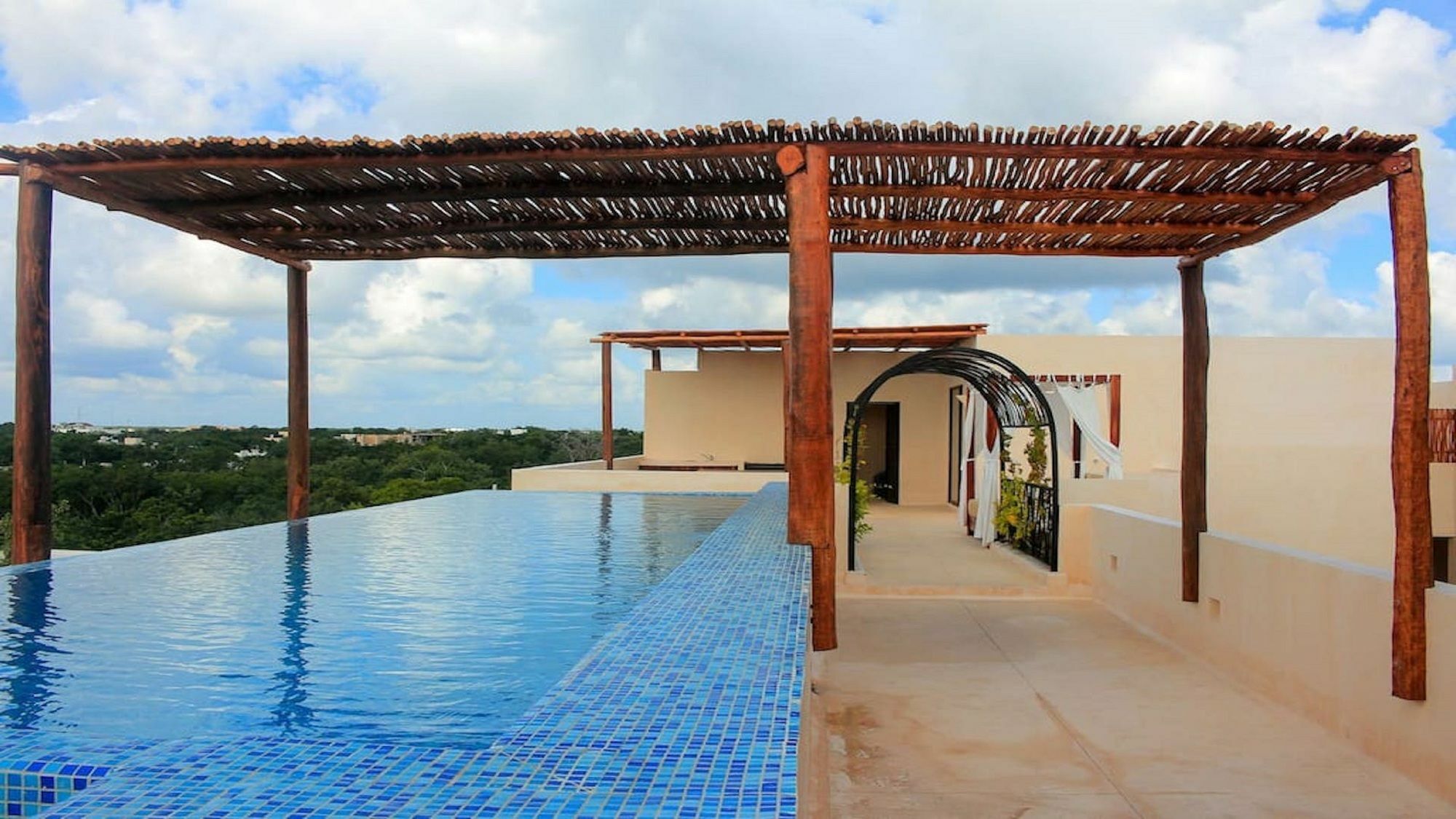 Apartment Rooftop Pool *