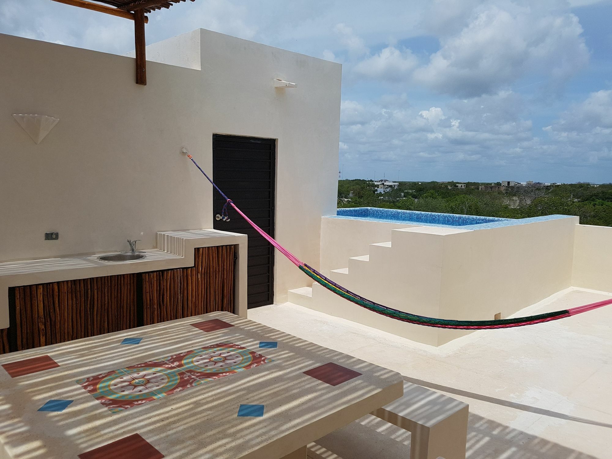 Rooftop Pool *