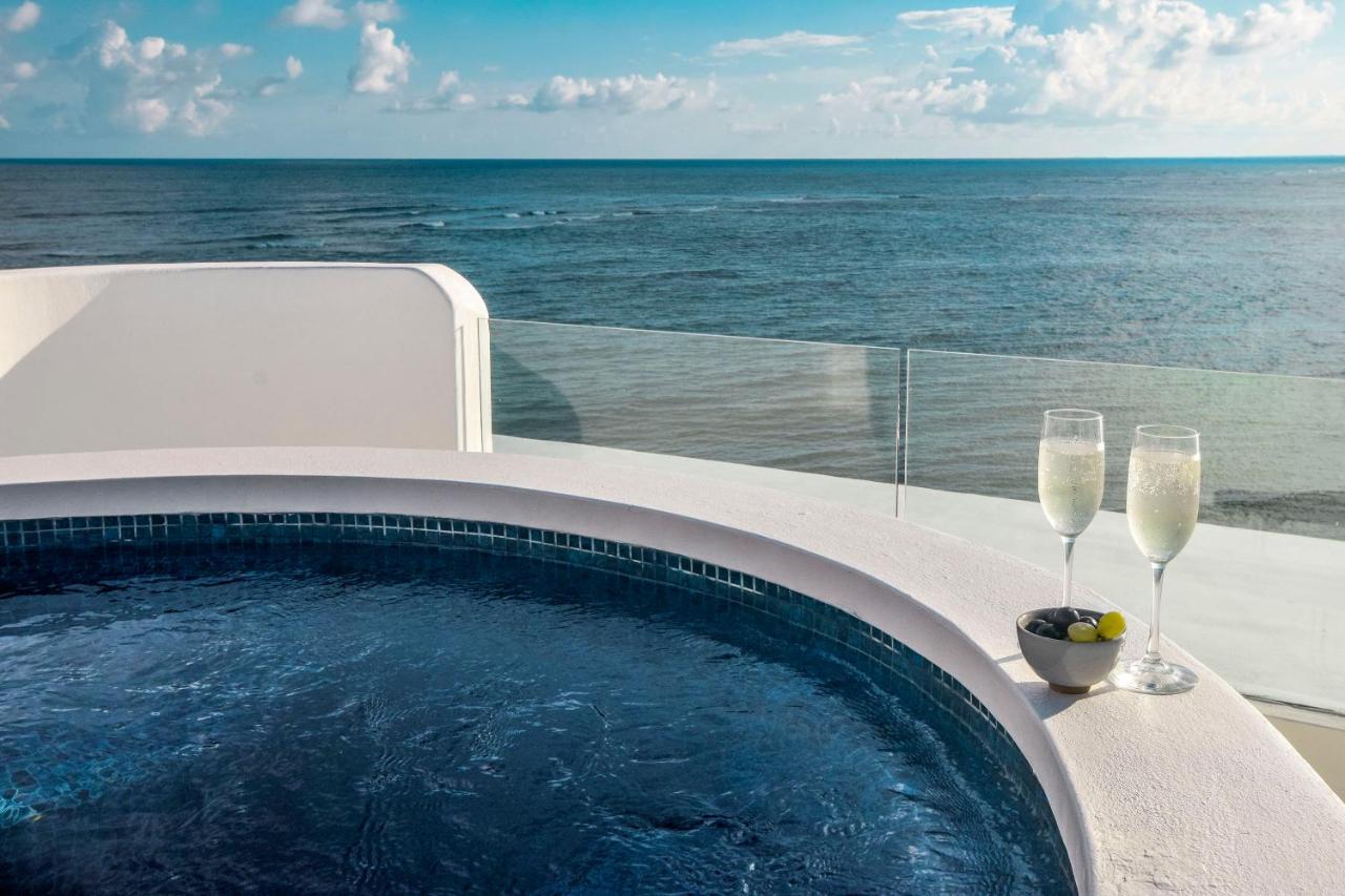 La Maison Manati, Beachfront, Infinity Pool, Cooking Service Included Villa