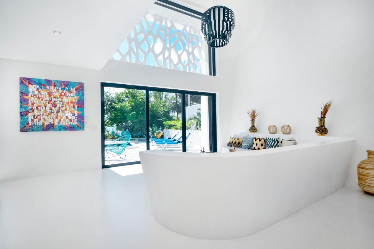 La Maison Manati, Beachfront, Infinity Pool, Cooking Service Included * Tulum