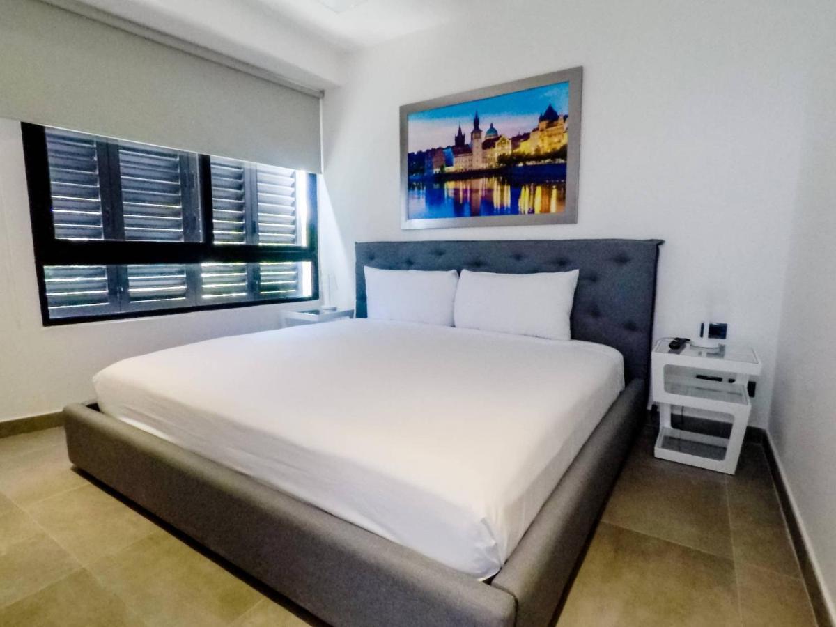 Holiday home Brand New Two Br Penthouse With A Private Roof Patio! Totally Equipped. *